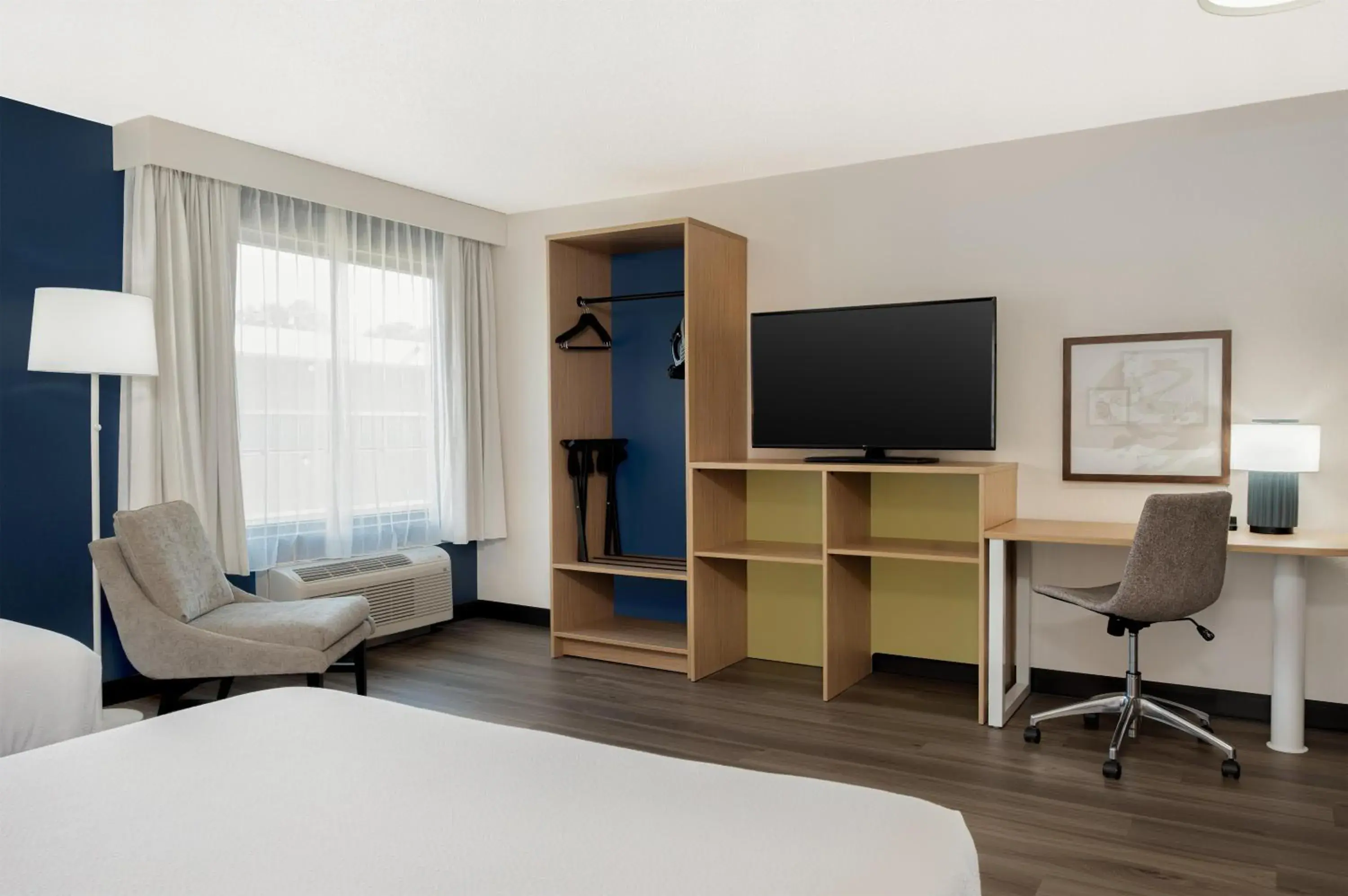 Bedroom, Bed in Spark By Hilton Wilmington Bedroom, Bed in Spark By Hilton Wilmington