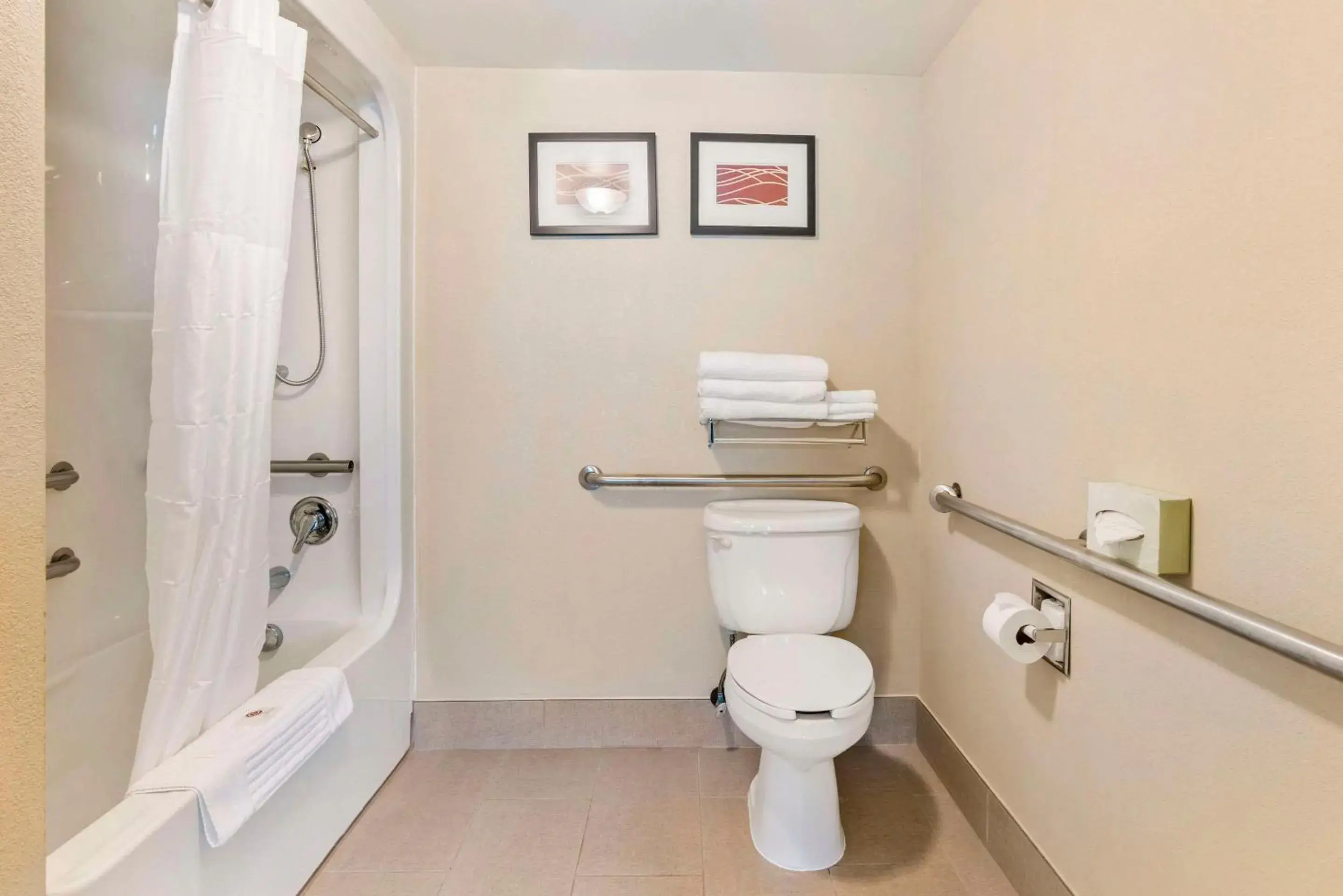 Bedroom in Comfort Suites Wilmington near Downtown Bedroom in Comfort Suites Wilmington near Downtown