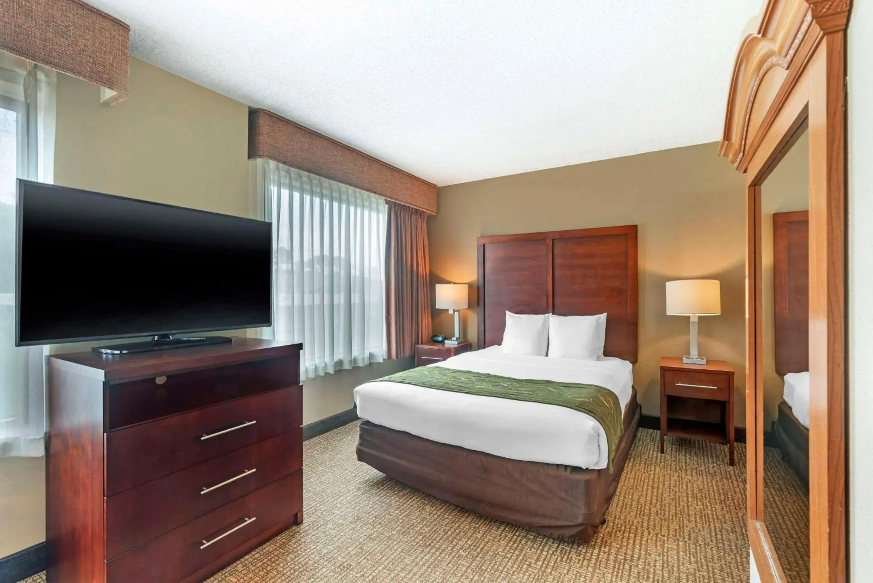 Bedroom in Comfort Suites Wilmington near Downtown Bedroom in Comfort Suites Wilmington near Downtown