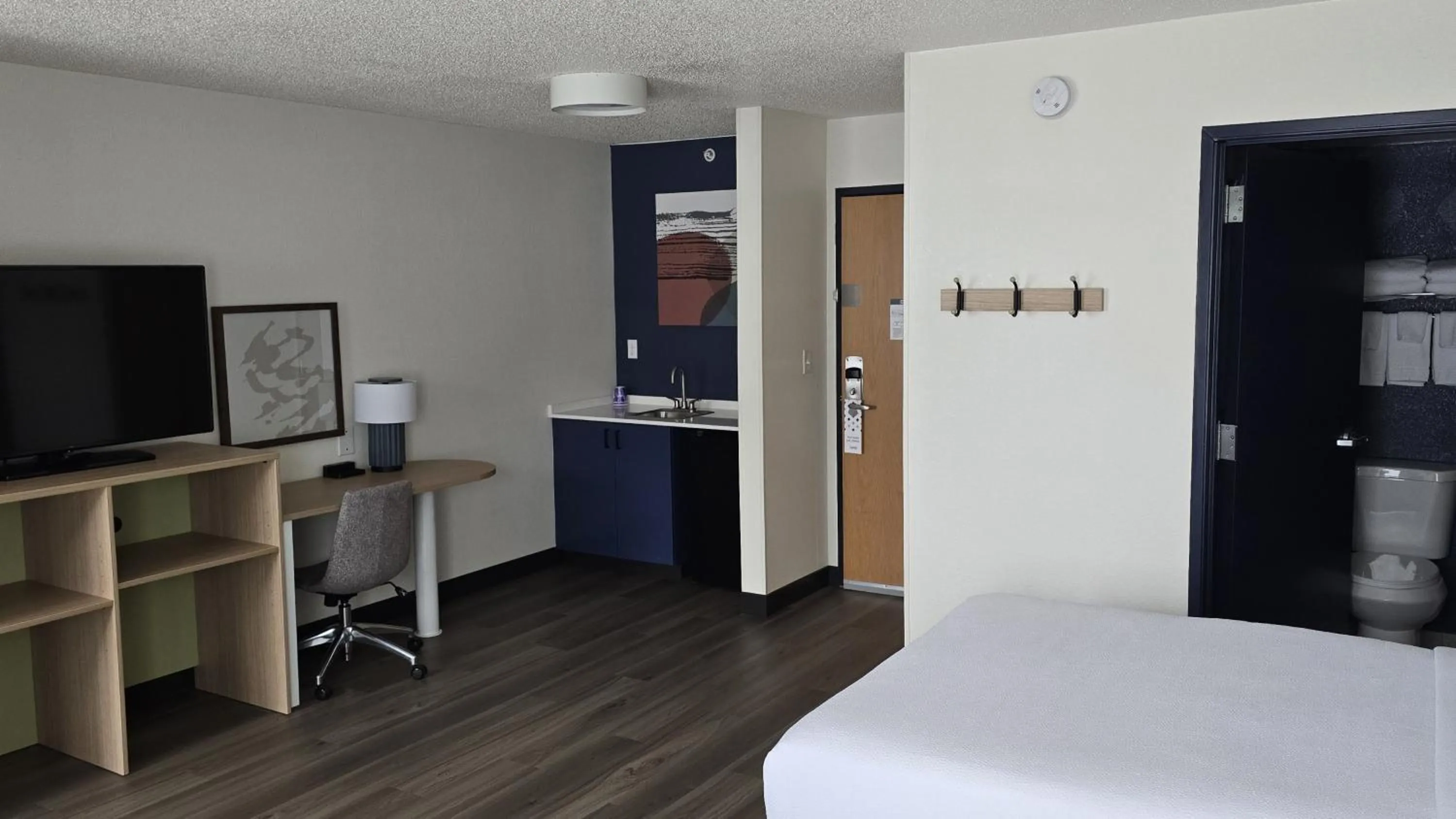 TV and multimedia, Bed in Spark By Hilton Wilmington