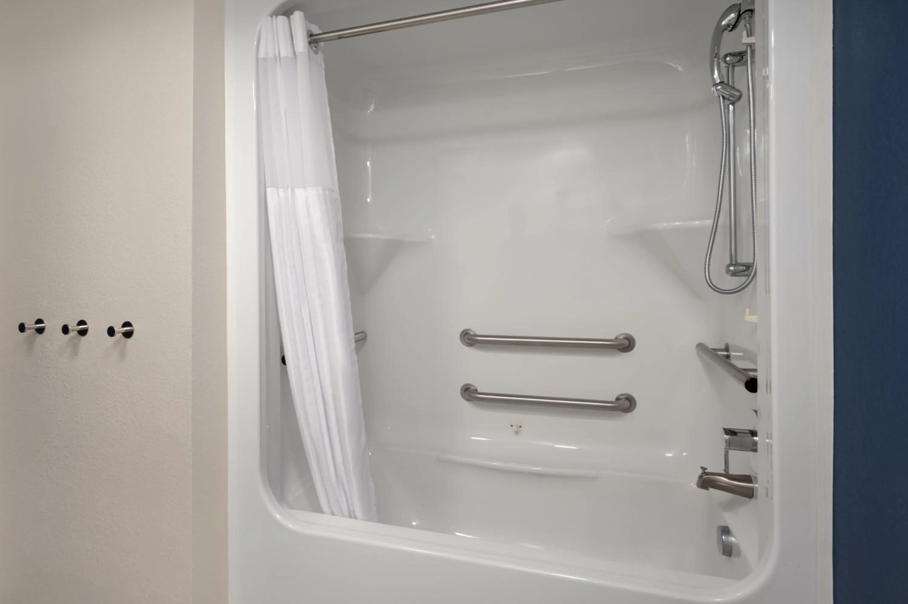 Bath in Spark By Hilton Wilmington