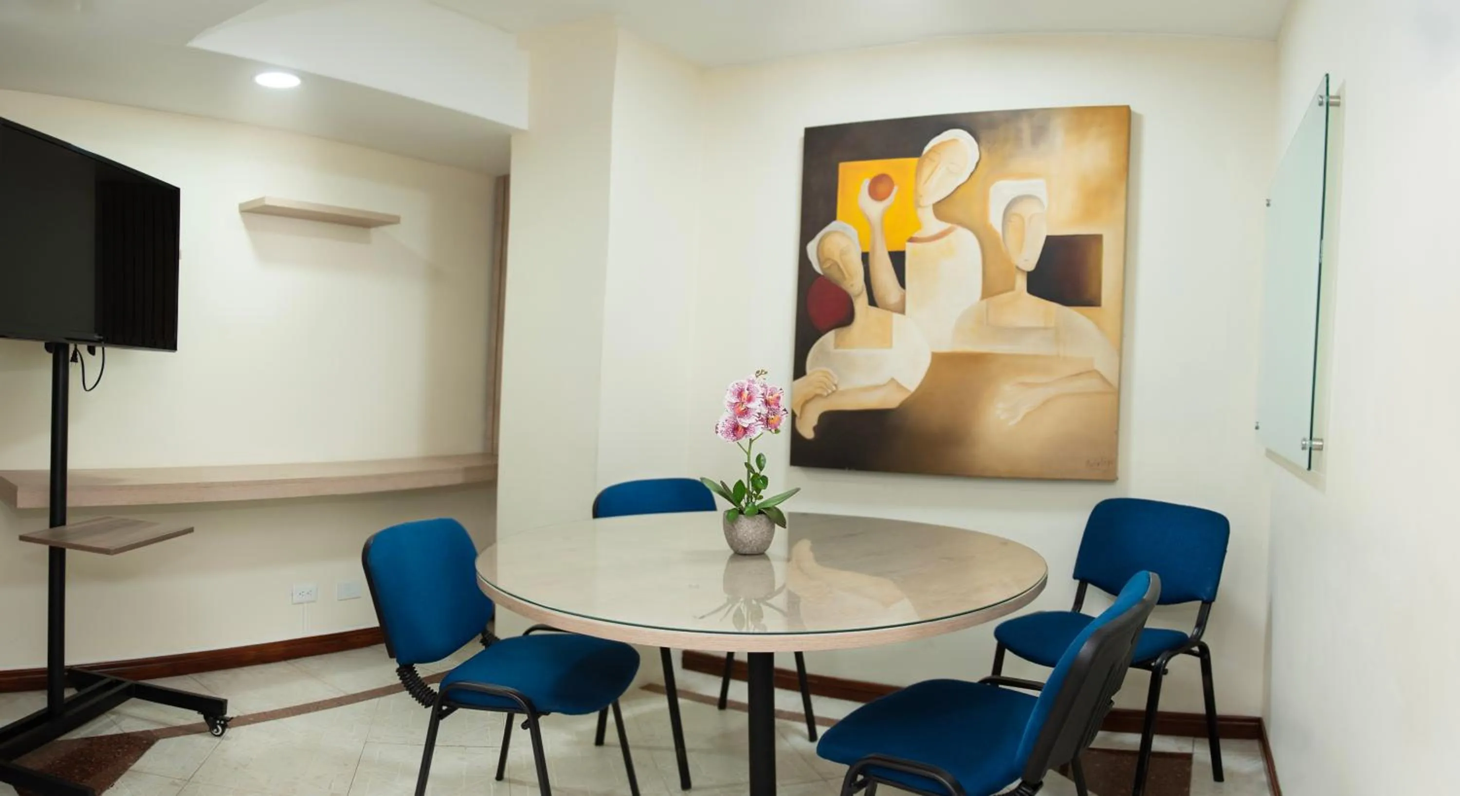 TV and multimedia in Hotel Obelisco