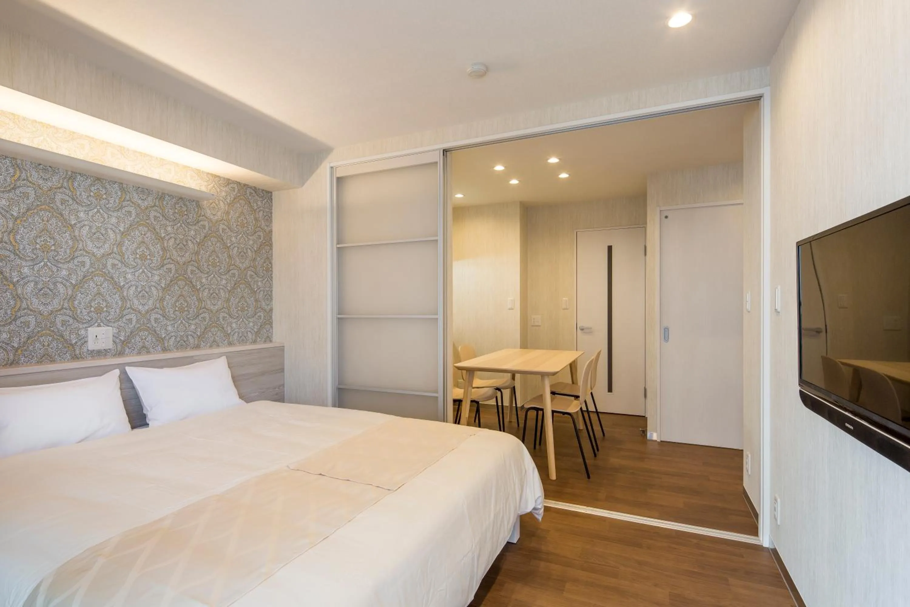 Living room, Bed in Hotel SAILS