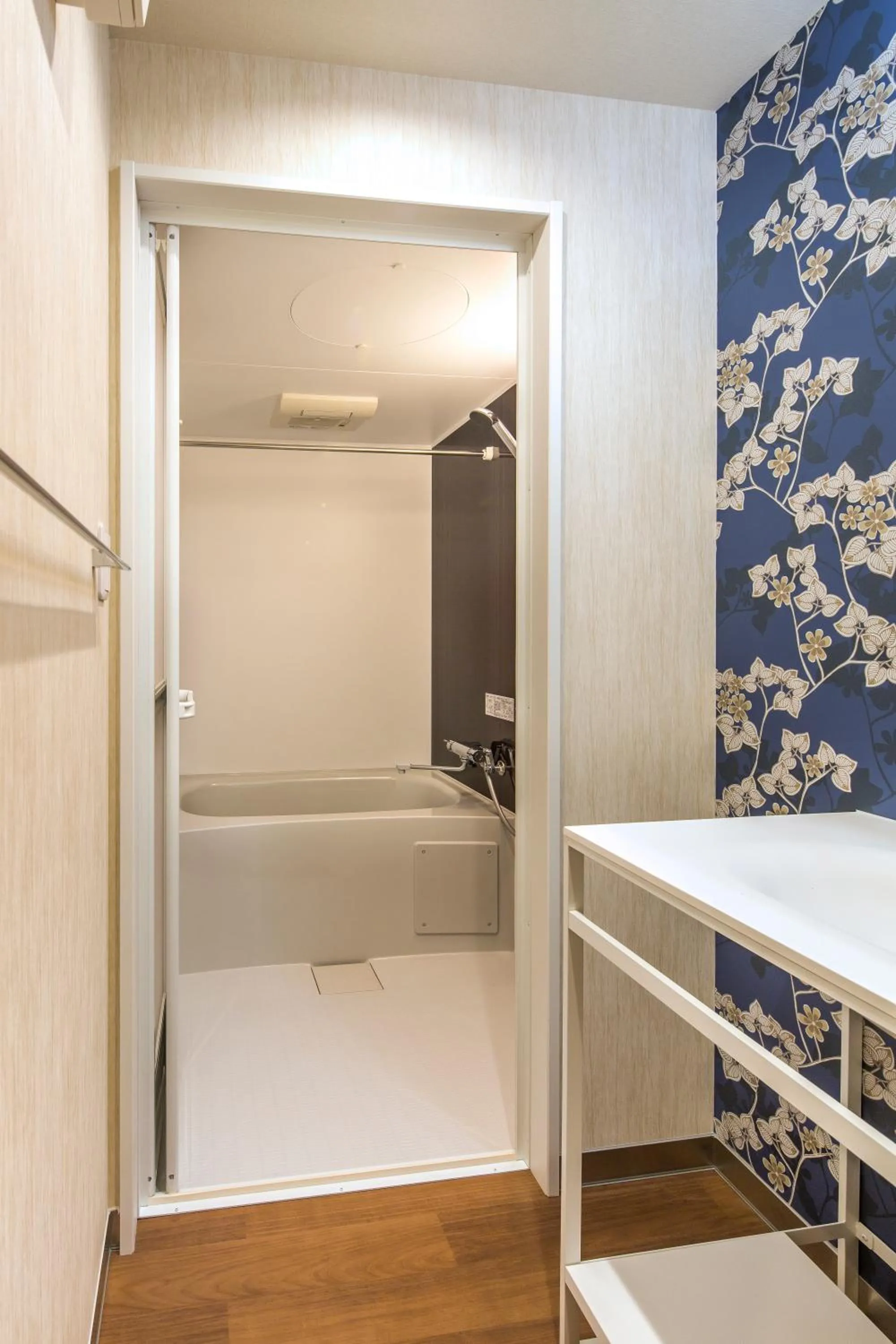 Bathroom, Bed in Hotel SAILS