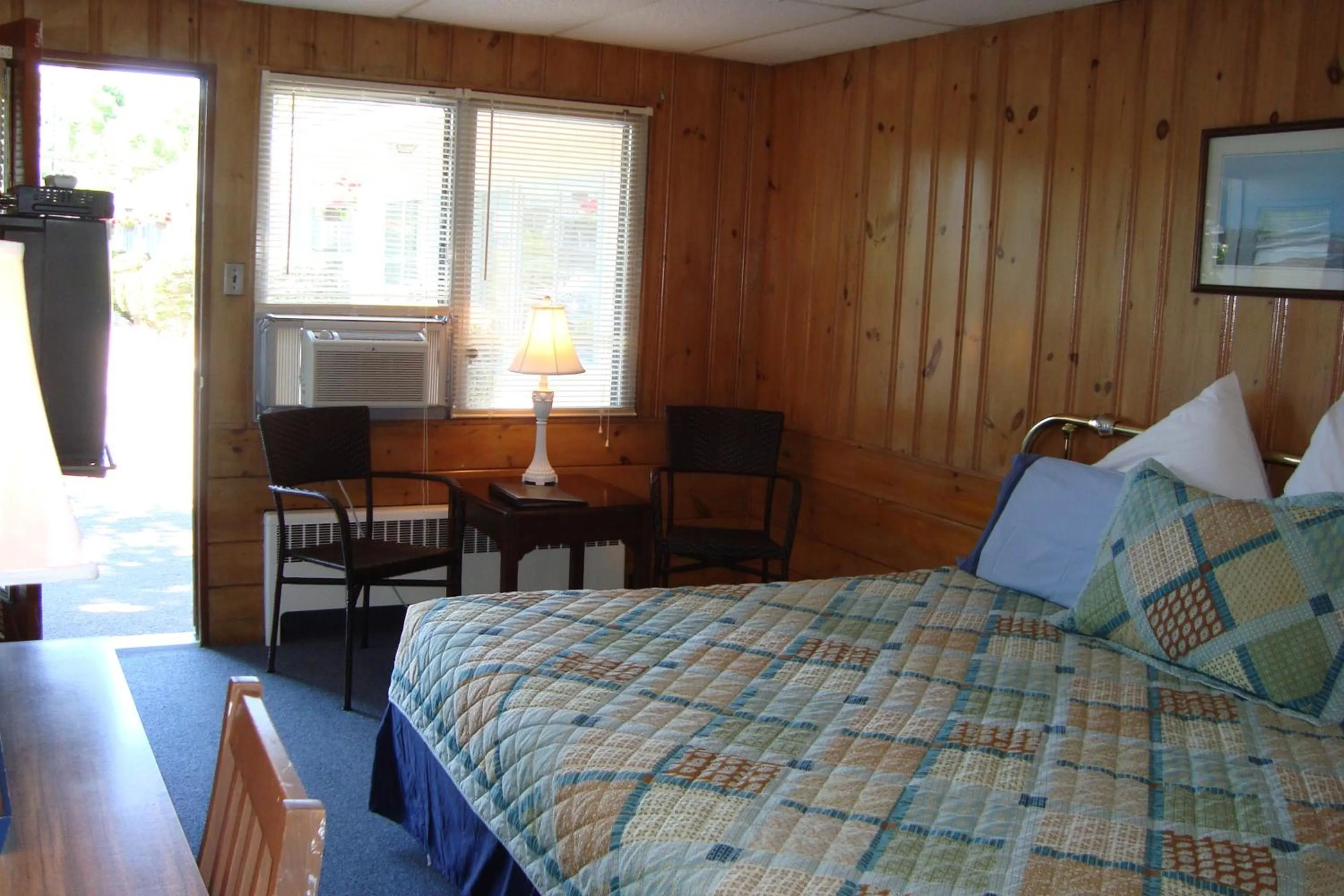 Day, Bed in Town & Beach Motel