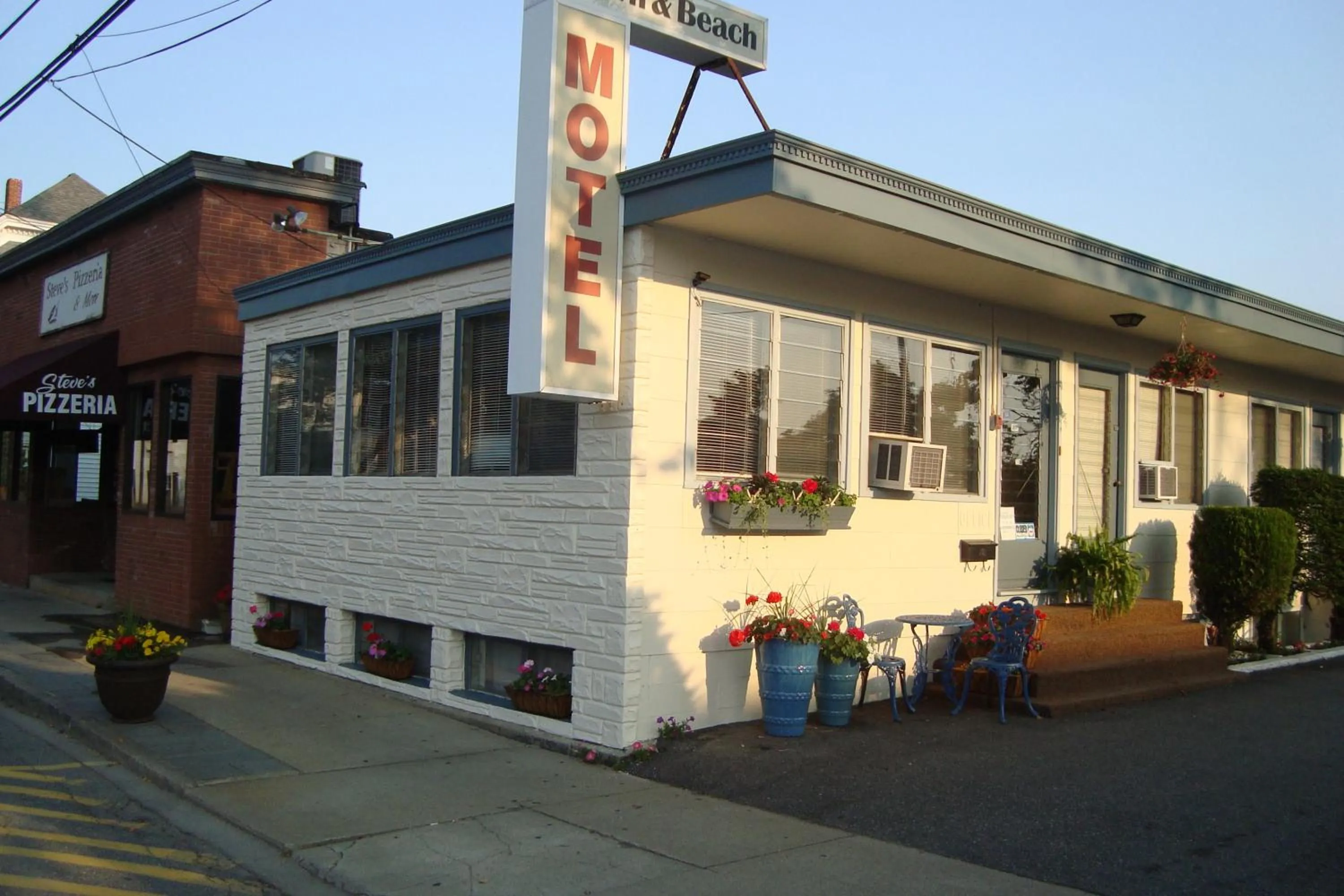 Property building in Town & Beach Motel