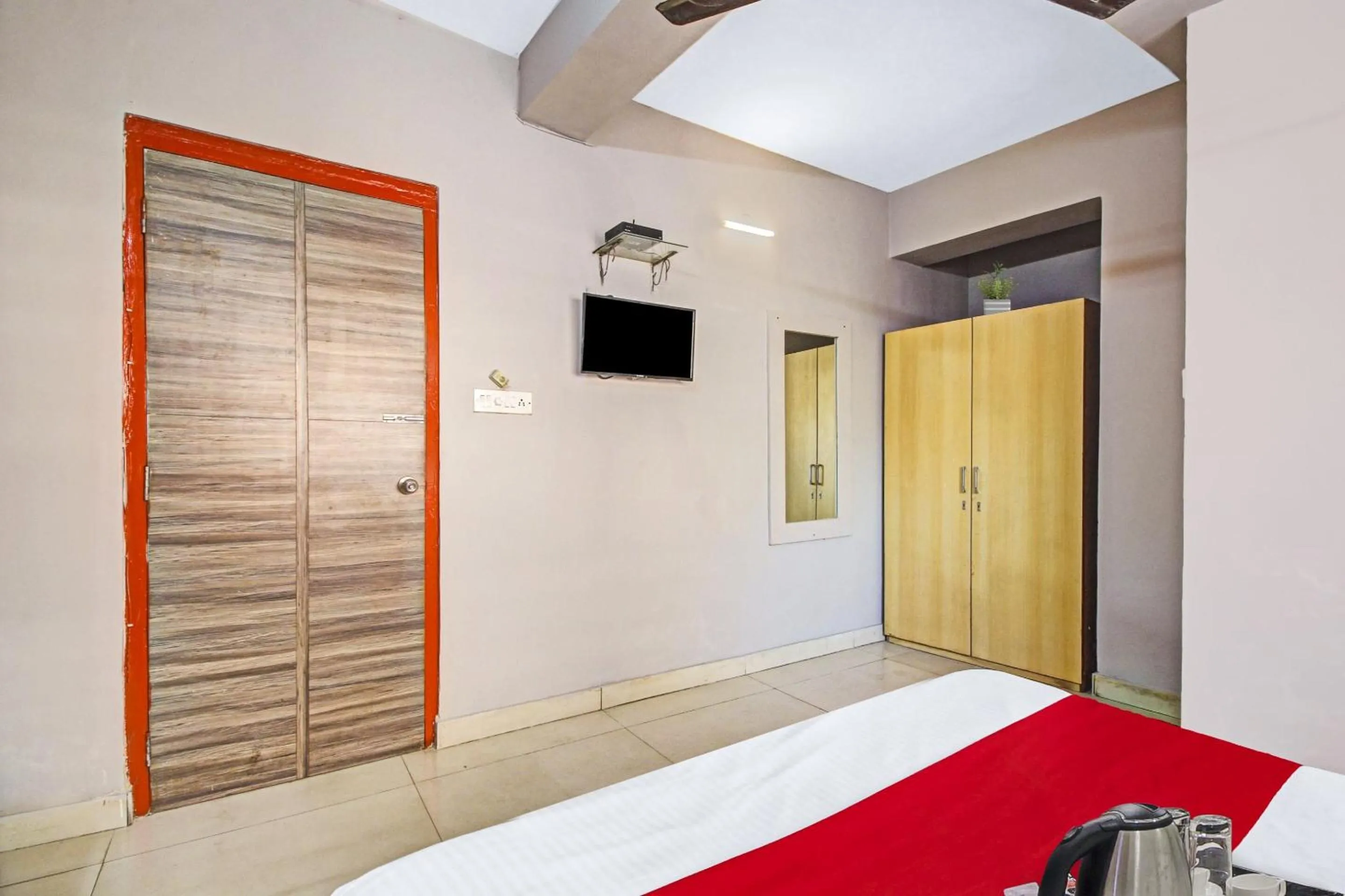 Bathroom, Bed in Hotel O The Jumbo Stay