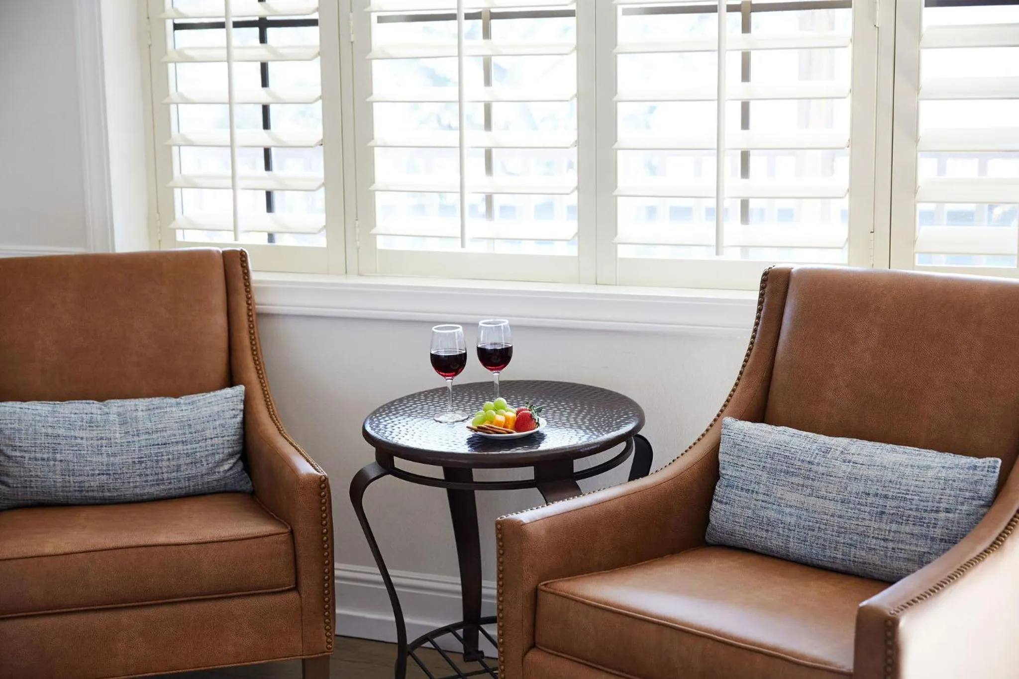 Seating area in Coachman's Inn, A Four Sisters Inn