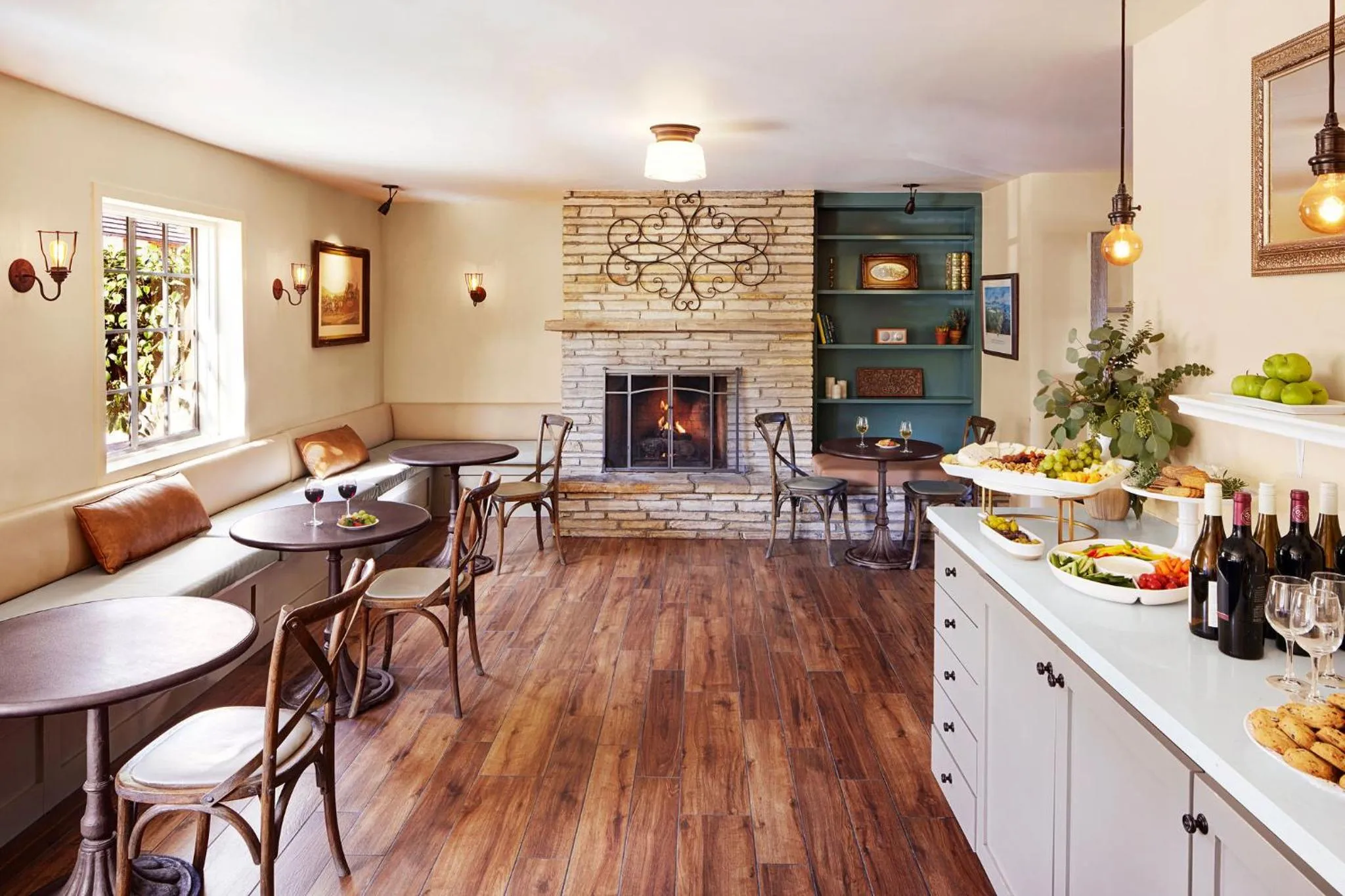 Dining area in Coachman's Inn, A Four Sisters Inn