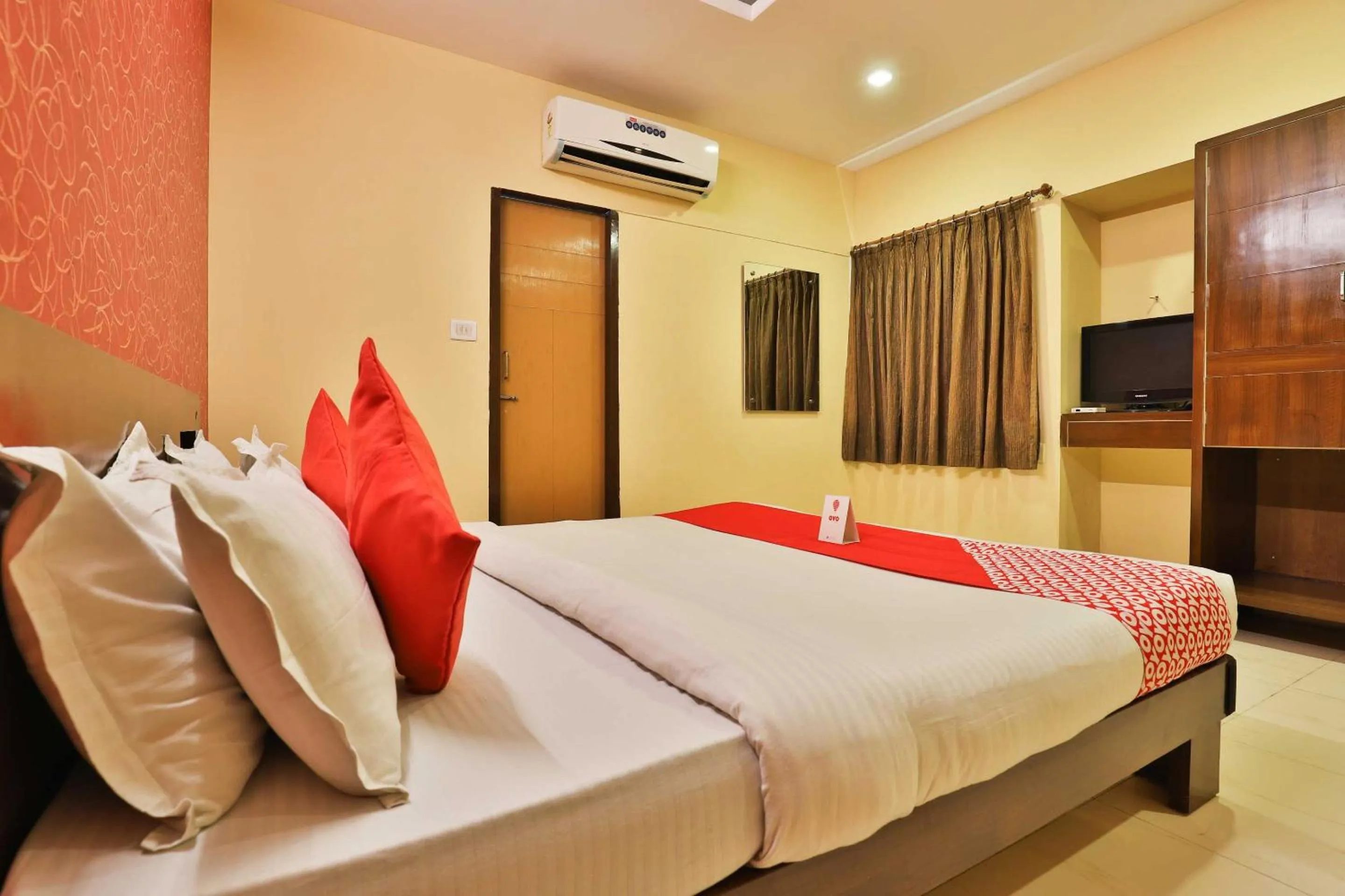 Bedroom, Bed in Hotel O Sunrise