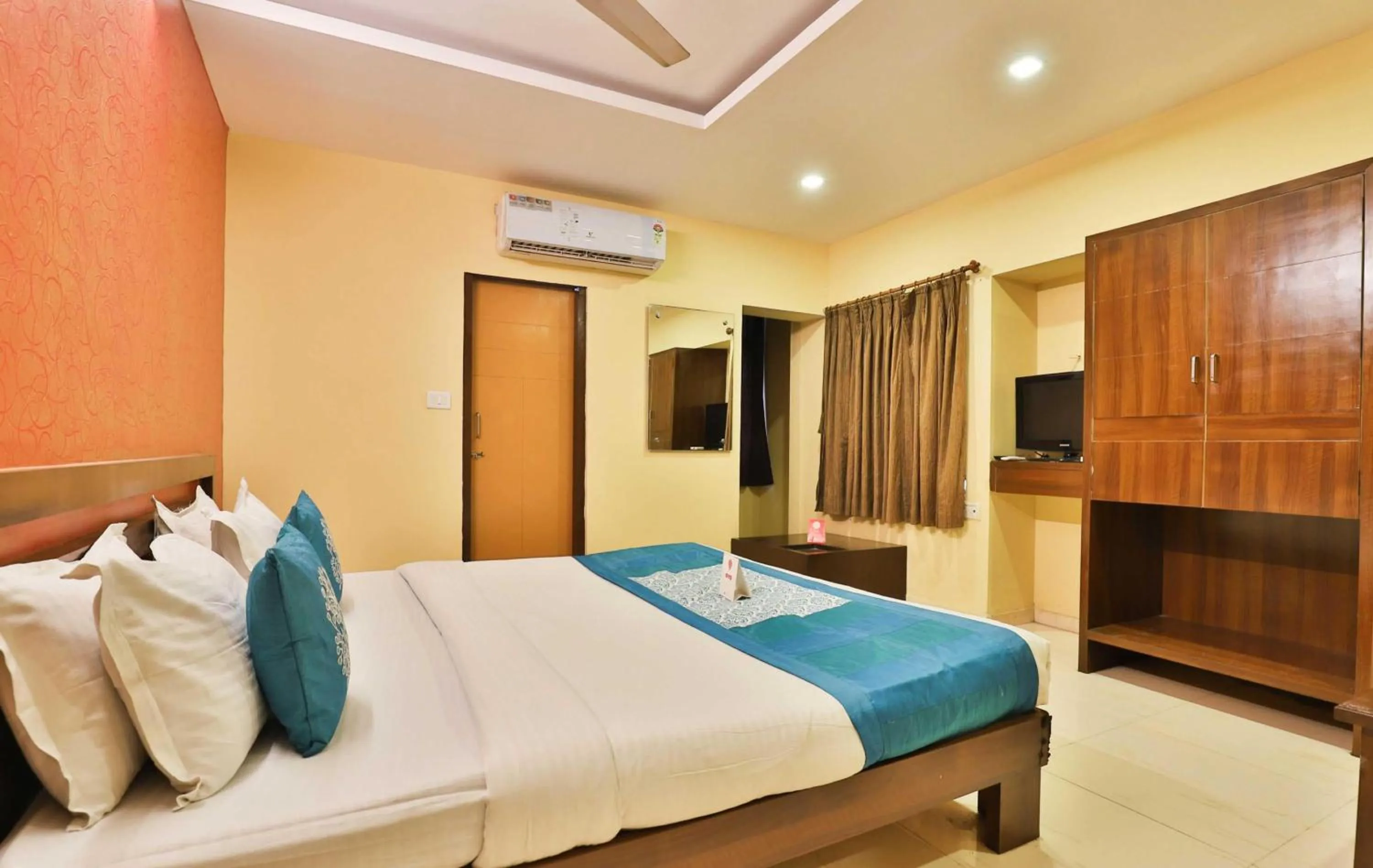 Bedroom, Bed in Hotel O Sunrise