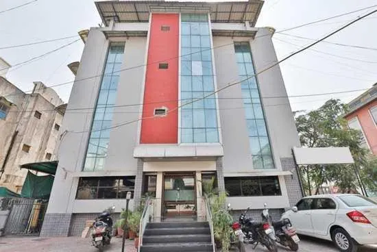 Facade/entrance in Hotel O Sunrise