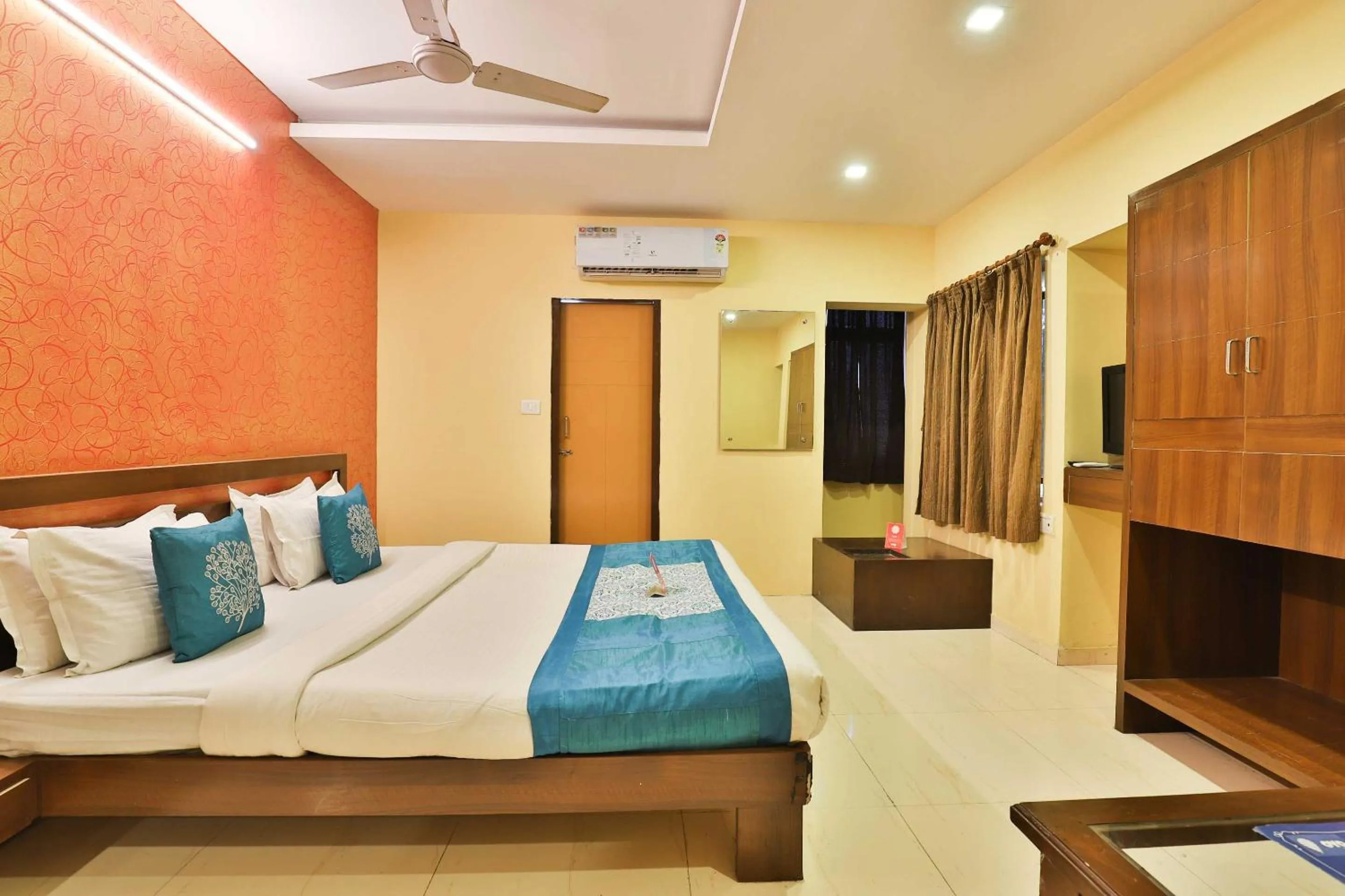 Bedroom, Bed in Hotel O Sunrise