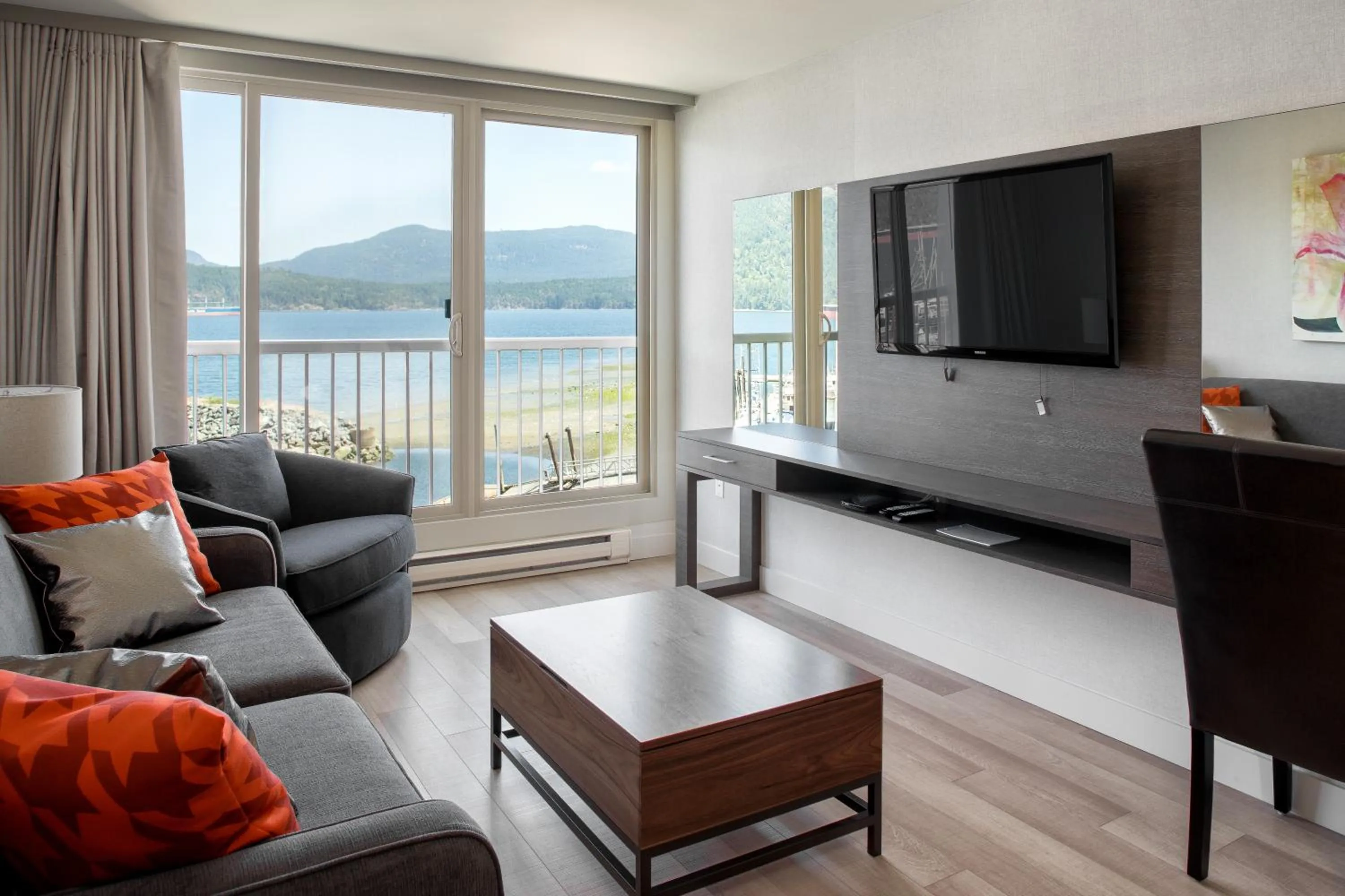TV and multimedia in Oceanfront Suites at Cowichan Bay