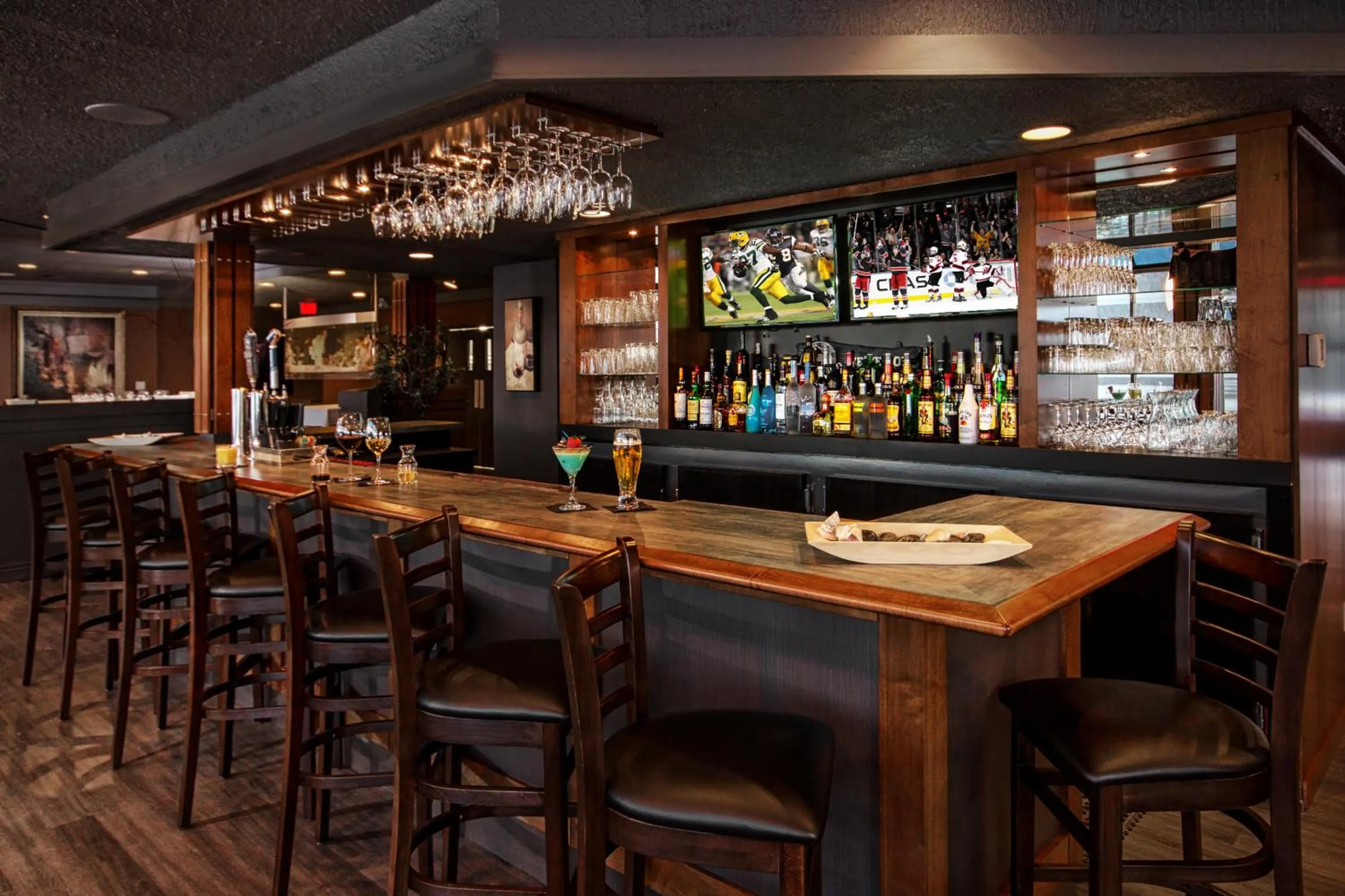 Restaurant/places to eat in Oceanfront Suites at Cowichan Bay