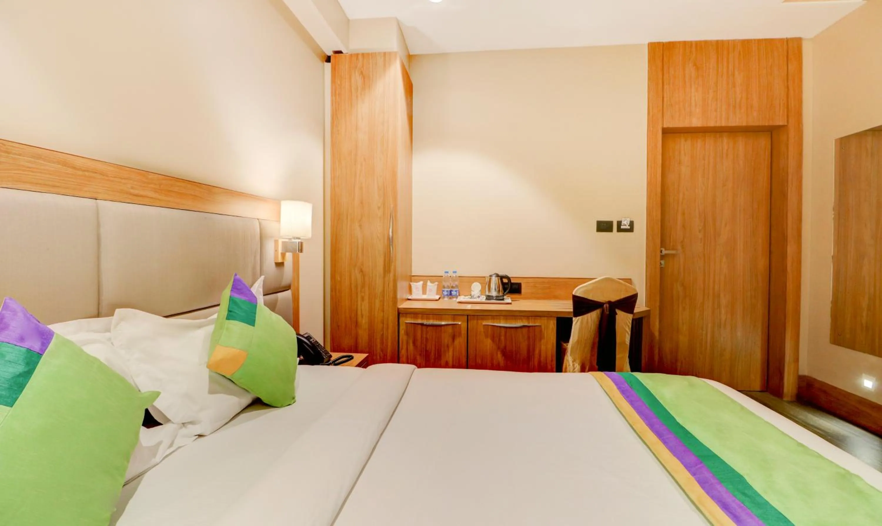 Bedroom, Bed in Treebo Radhe Palace, Lake Town