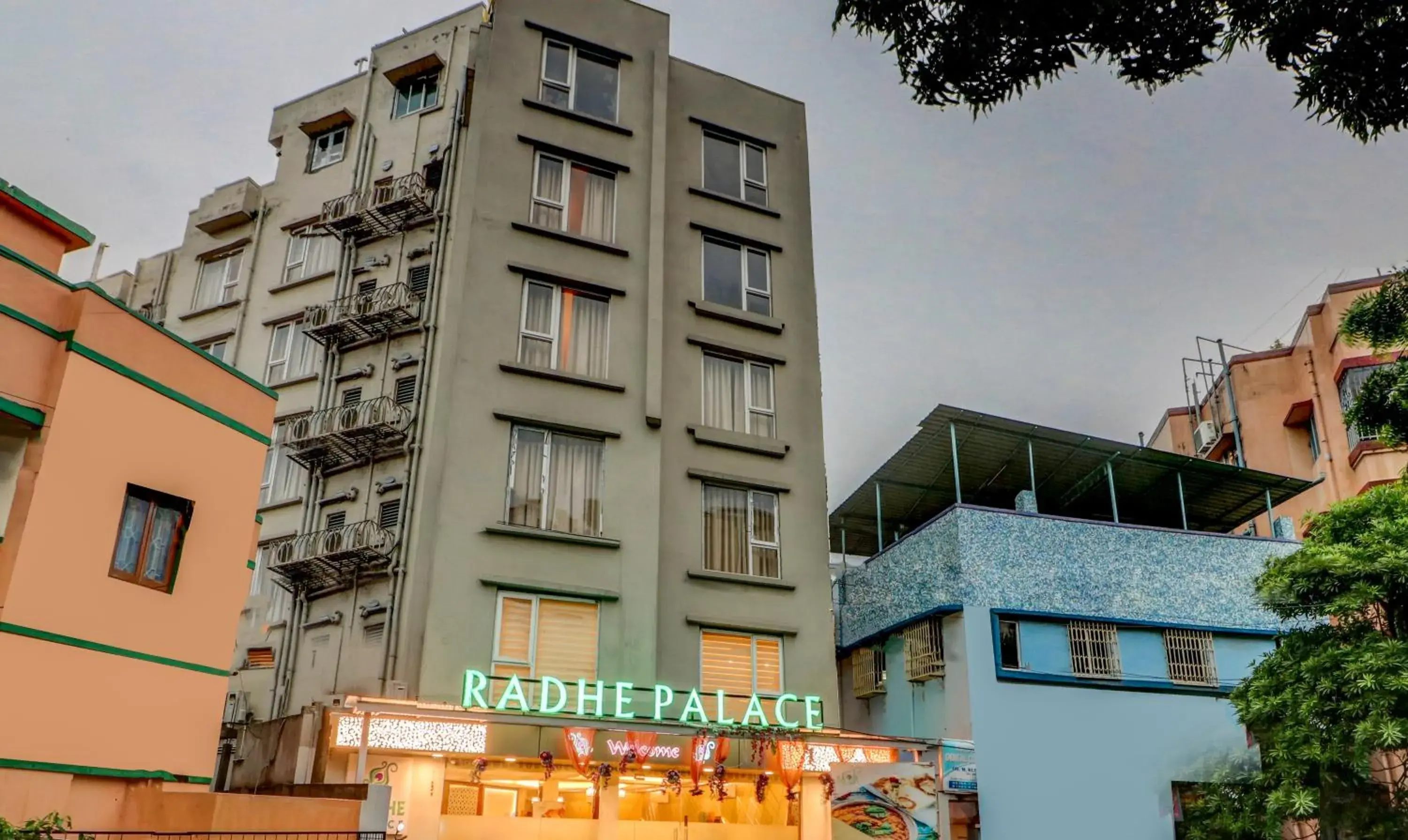 Property building in Treebo Radhe Palace, Lake Town Property building in Treebo Radhe Palace, Lake Town