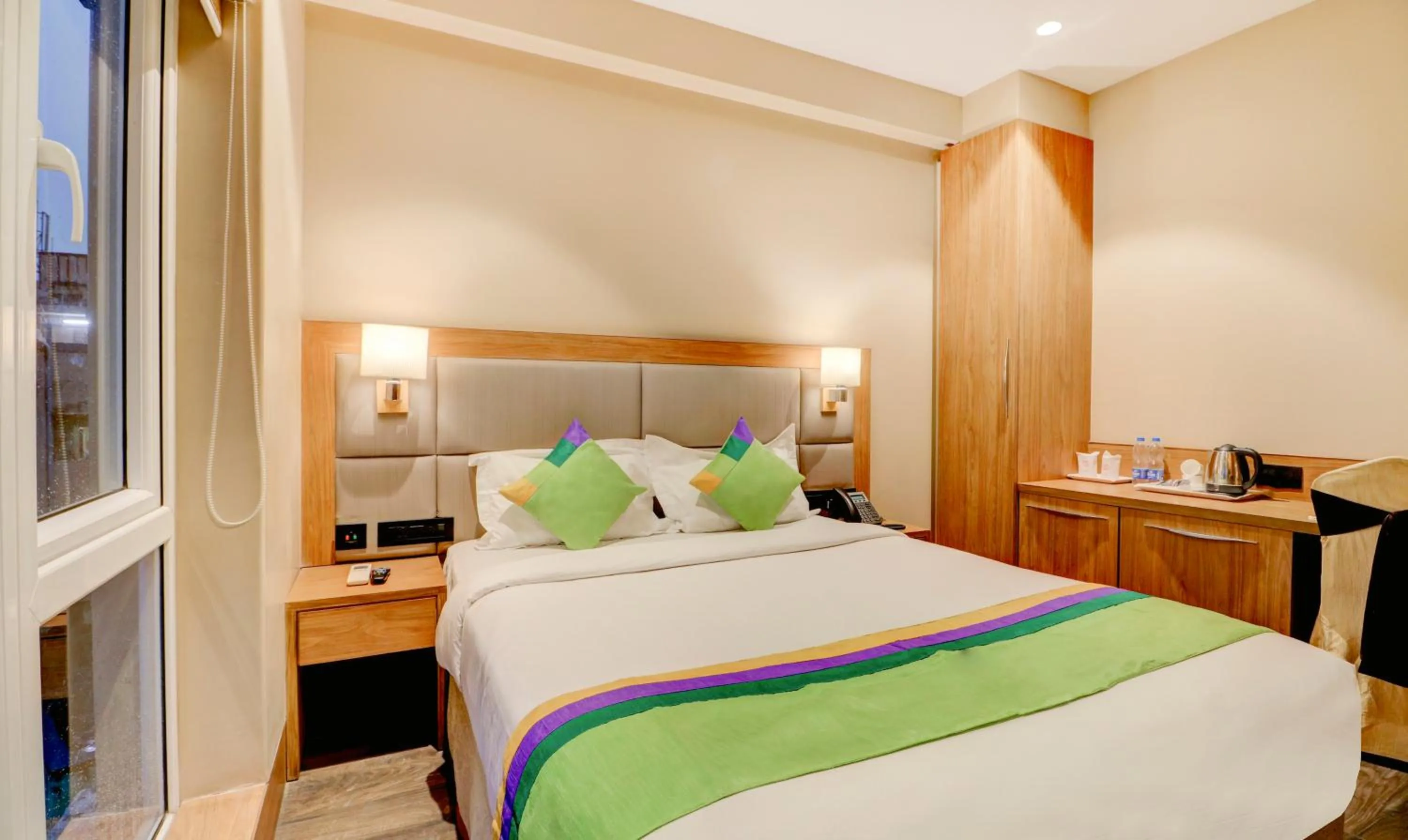 Bedroom, Bed in Treebo Radhe Palace, Lake Town