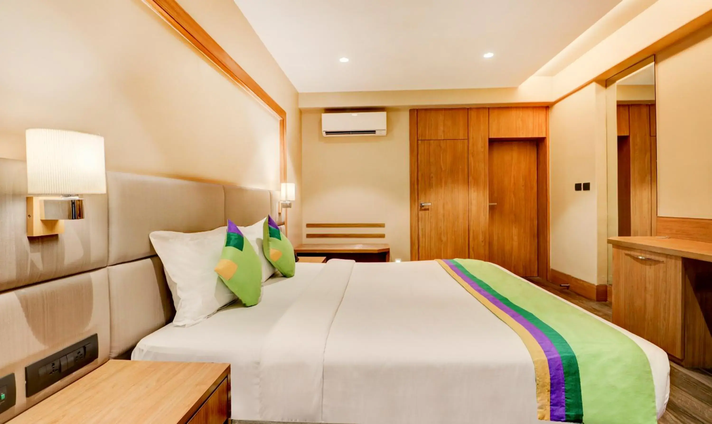 Bedroom, Bed in Treebo Radhe Palace, Lake Town Bedroom, Bed in Treebo Radhe Palace, Lake Town