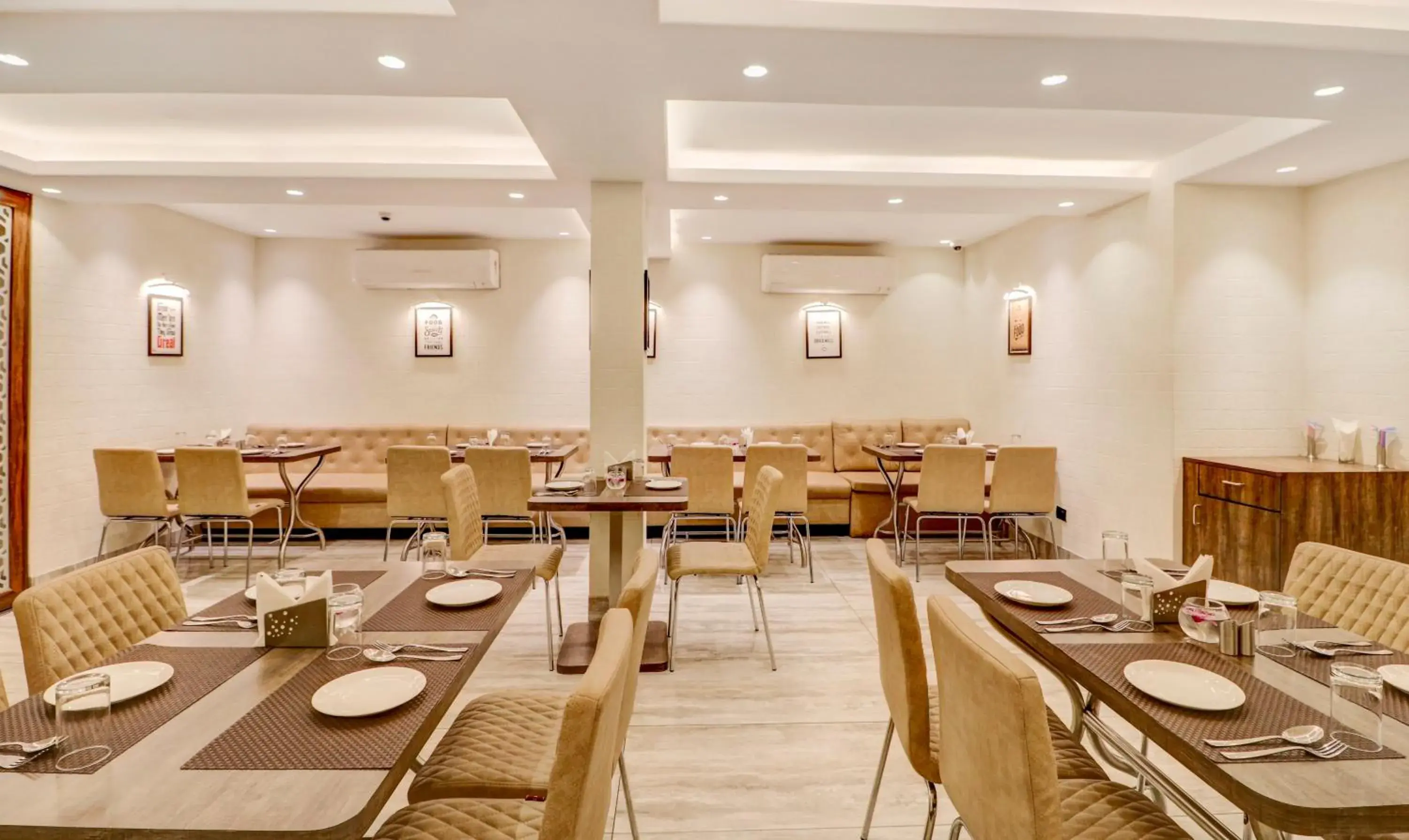 Restaurant/places to eat in Treebo Radhe Palace, Lake Town Restaurant/places to eat in Treebo Radhe Palace, Lake Town