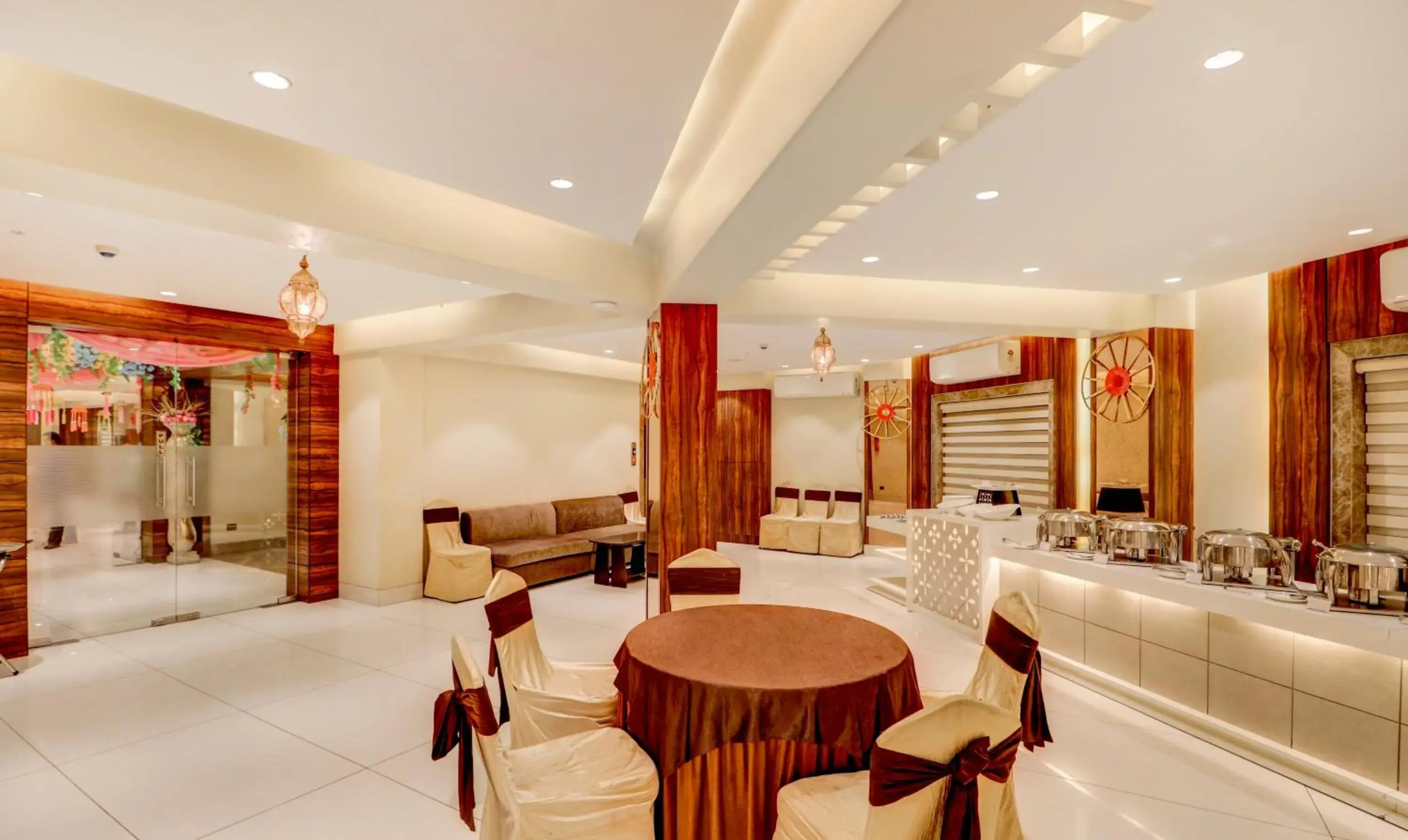 Restaurant/places to eat in Treebo Radhe Palace, Lake Town Restaurant/places to eat in Treebo Radhe Palace, Lake Town