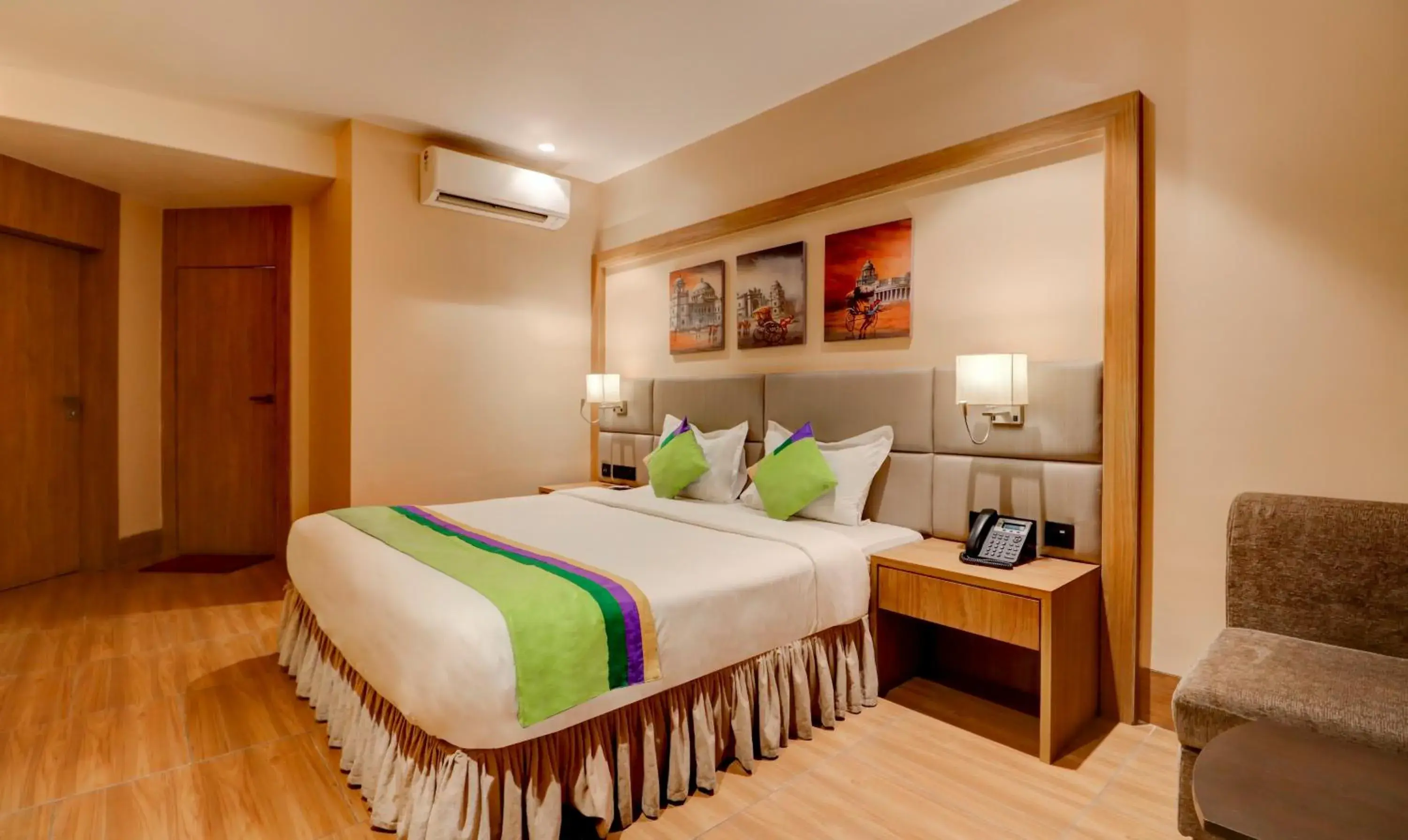 Bedroom, Bed in Treebo Radhe Palace, Lake Town Bedroom, Bed in Treebo Radhe Palace, Lake Town