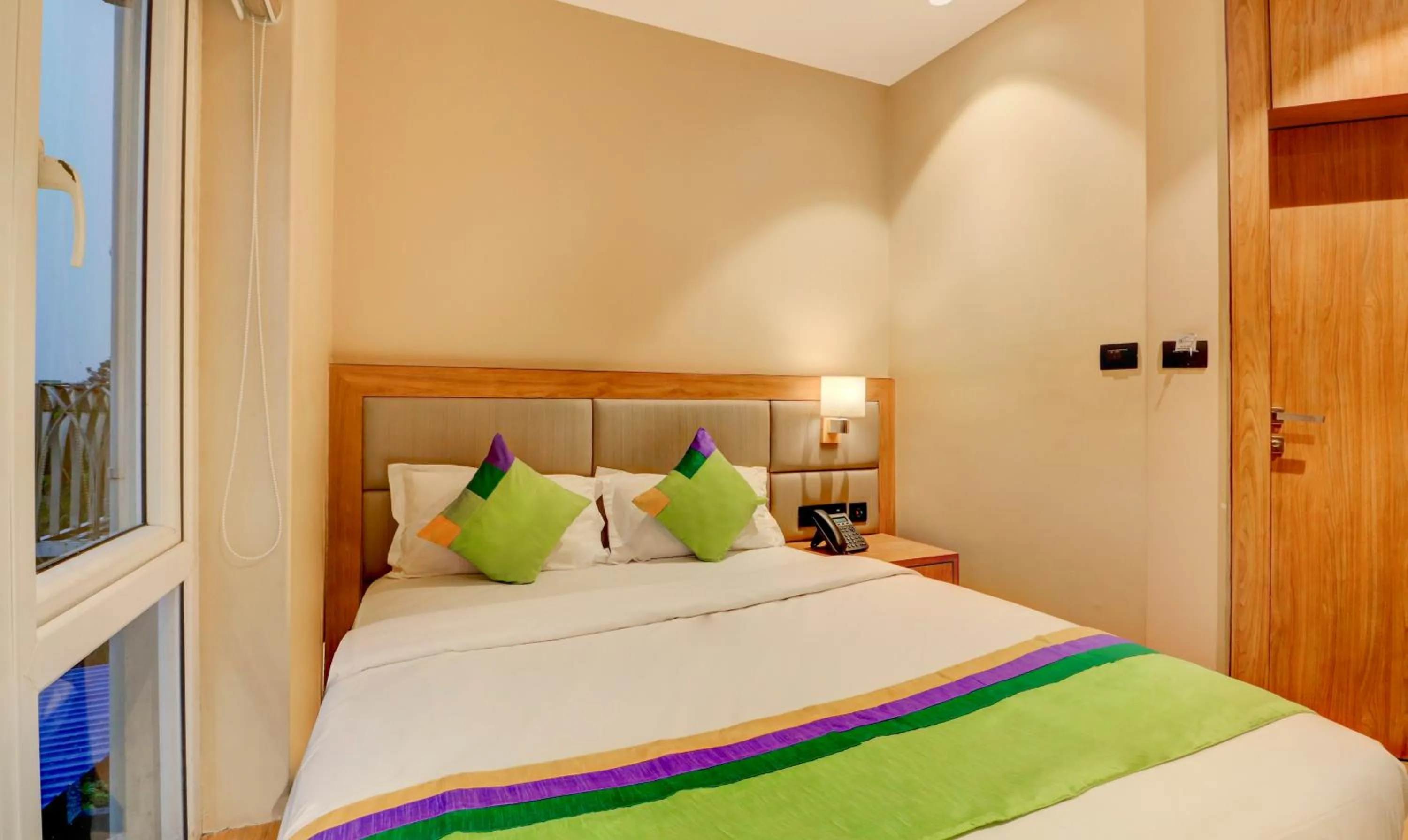 Bedroom, Bed in Treebo Radhe Palace, Lake Town