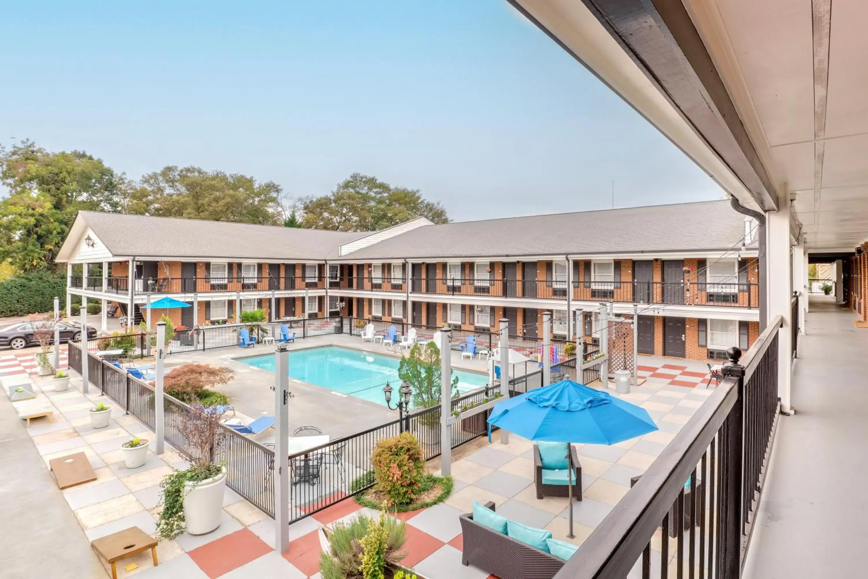 Property building in The Guest Lodge Gainesville Property building in The Guest Lodge Gainesville