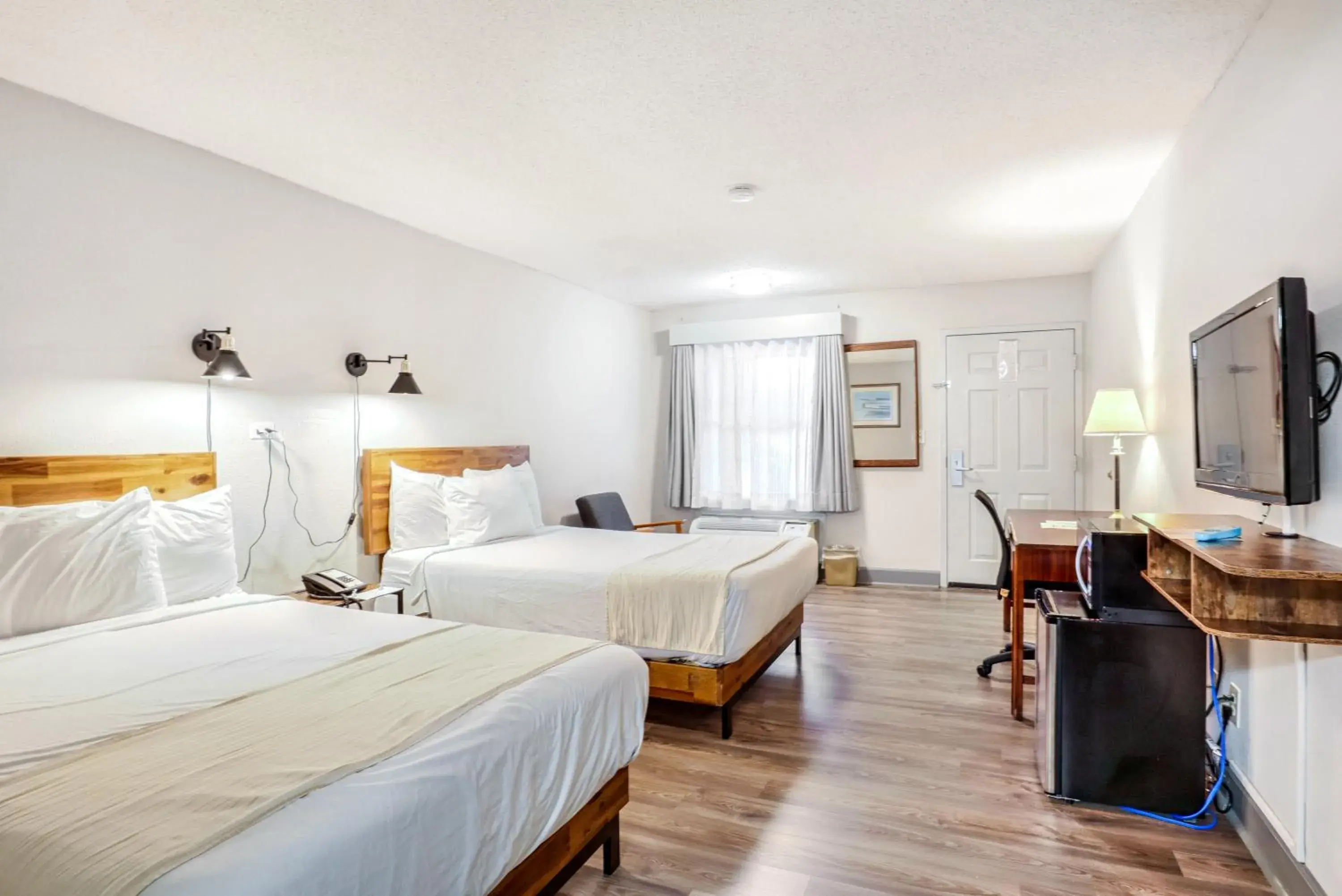 Bed in The Guest Lodge Gainesville Bed in The Guest Lodge Gainesville