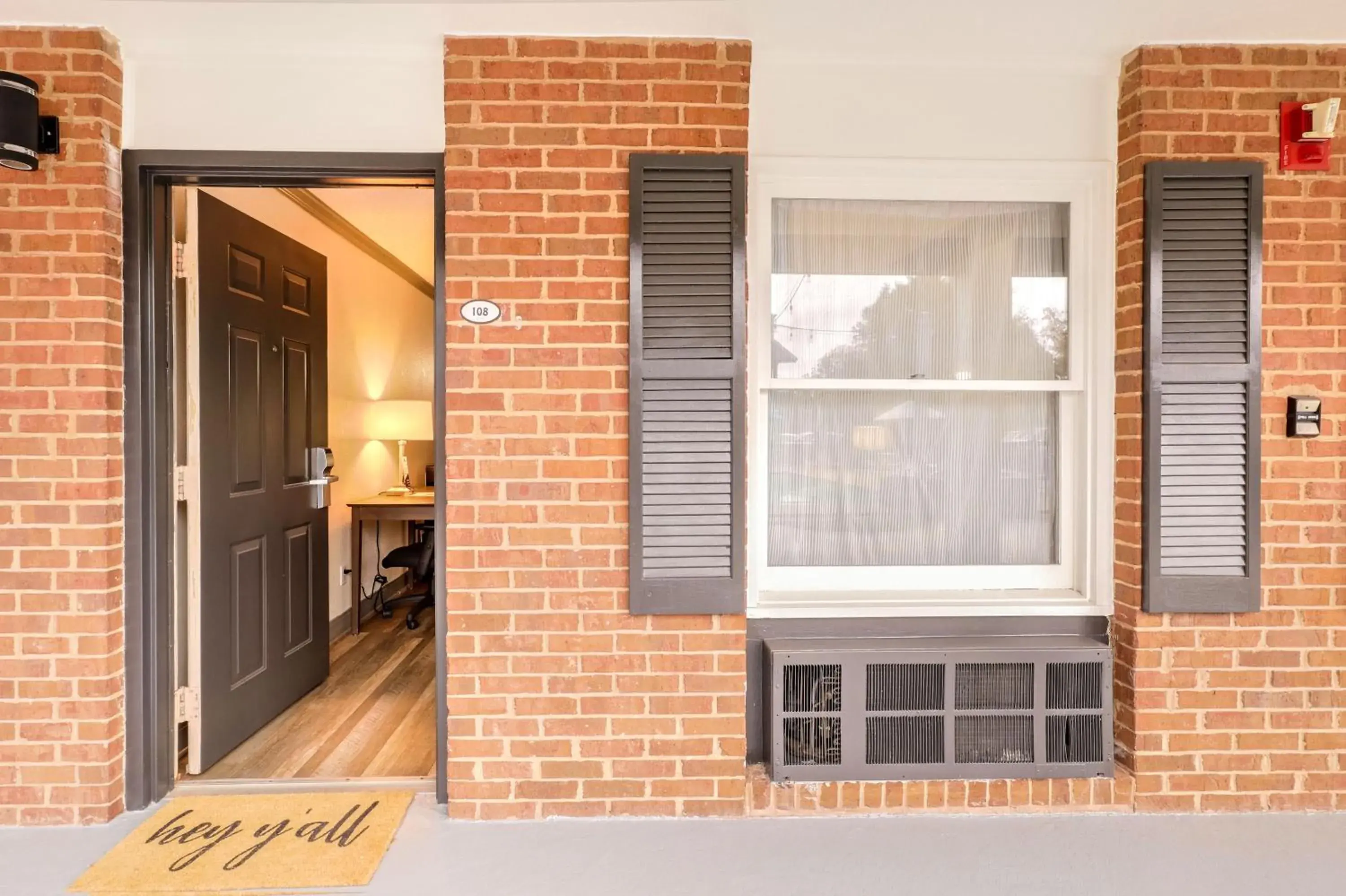 Property building in The Guest Lodge Gainesville Property building in The Guest Lodge Gainesville