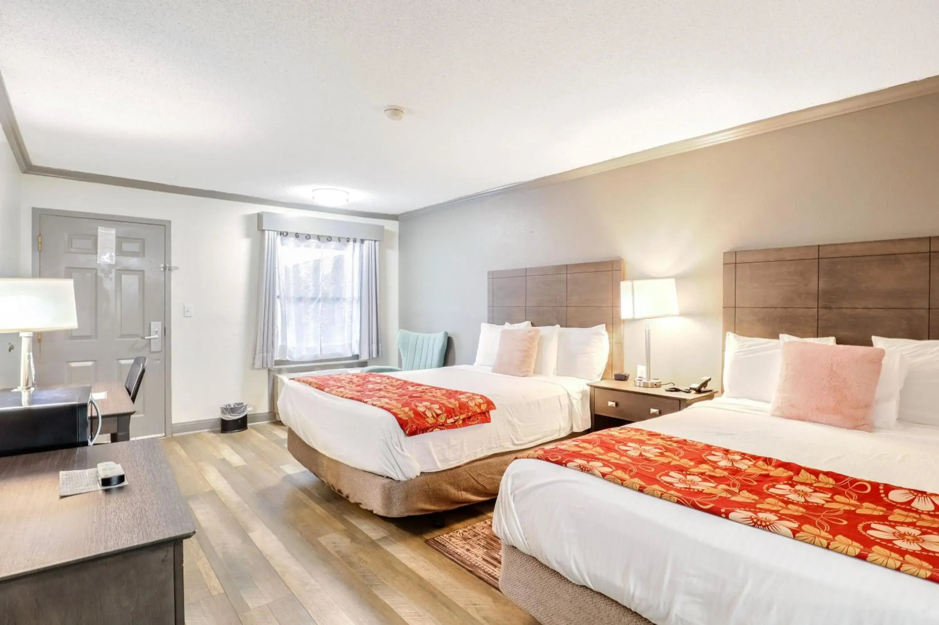 Bed in The Guest Lodge Gainesville Bed in The Guest Lodge Gainesville