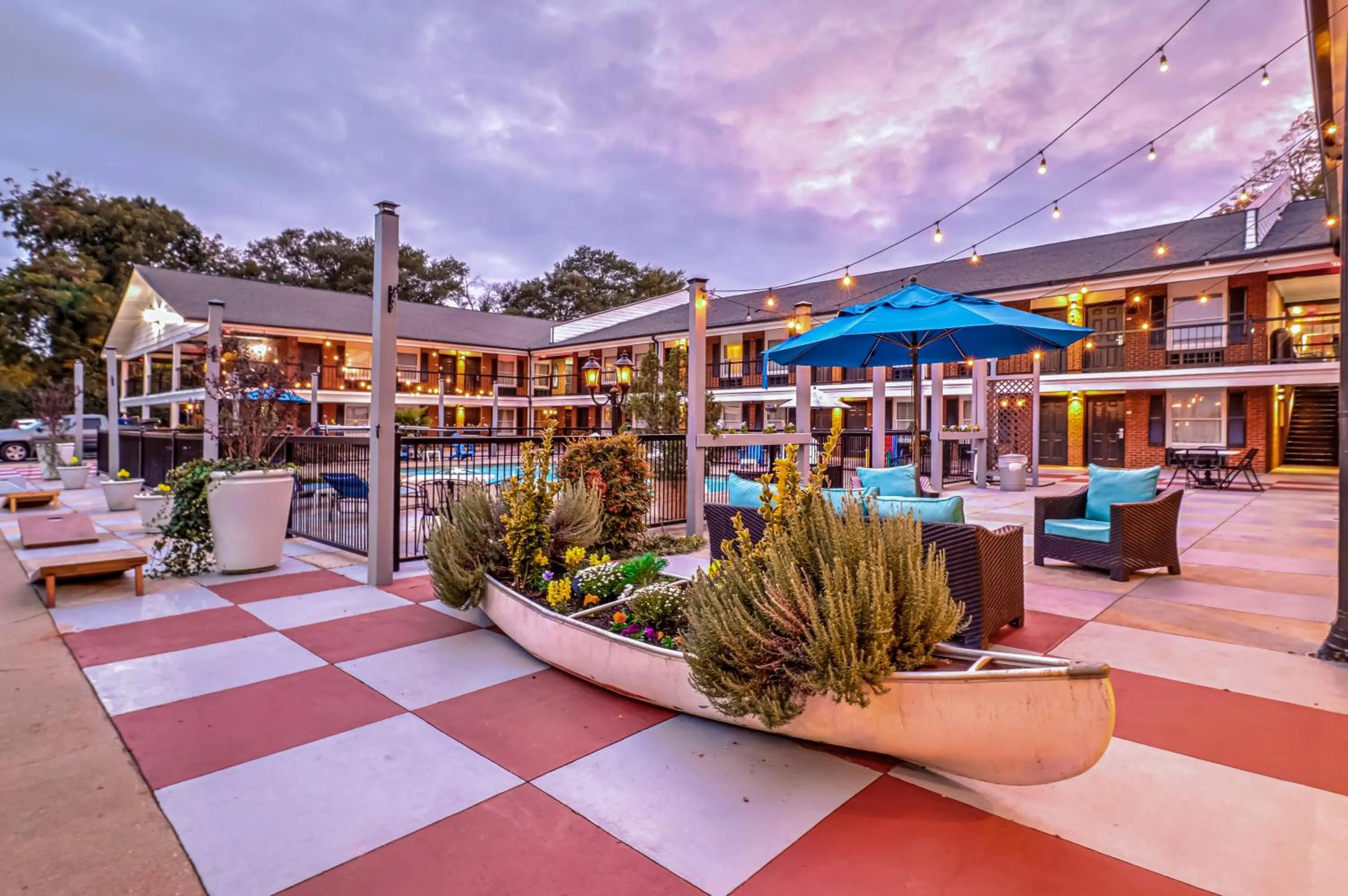 Swimming pool in The Guest Lodge Gainesville