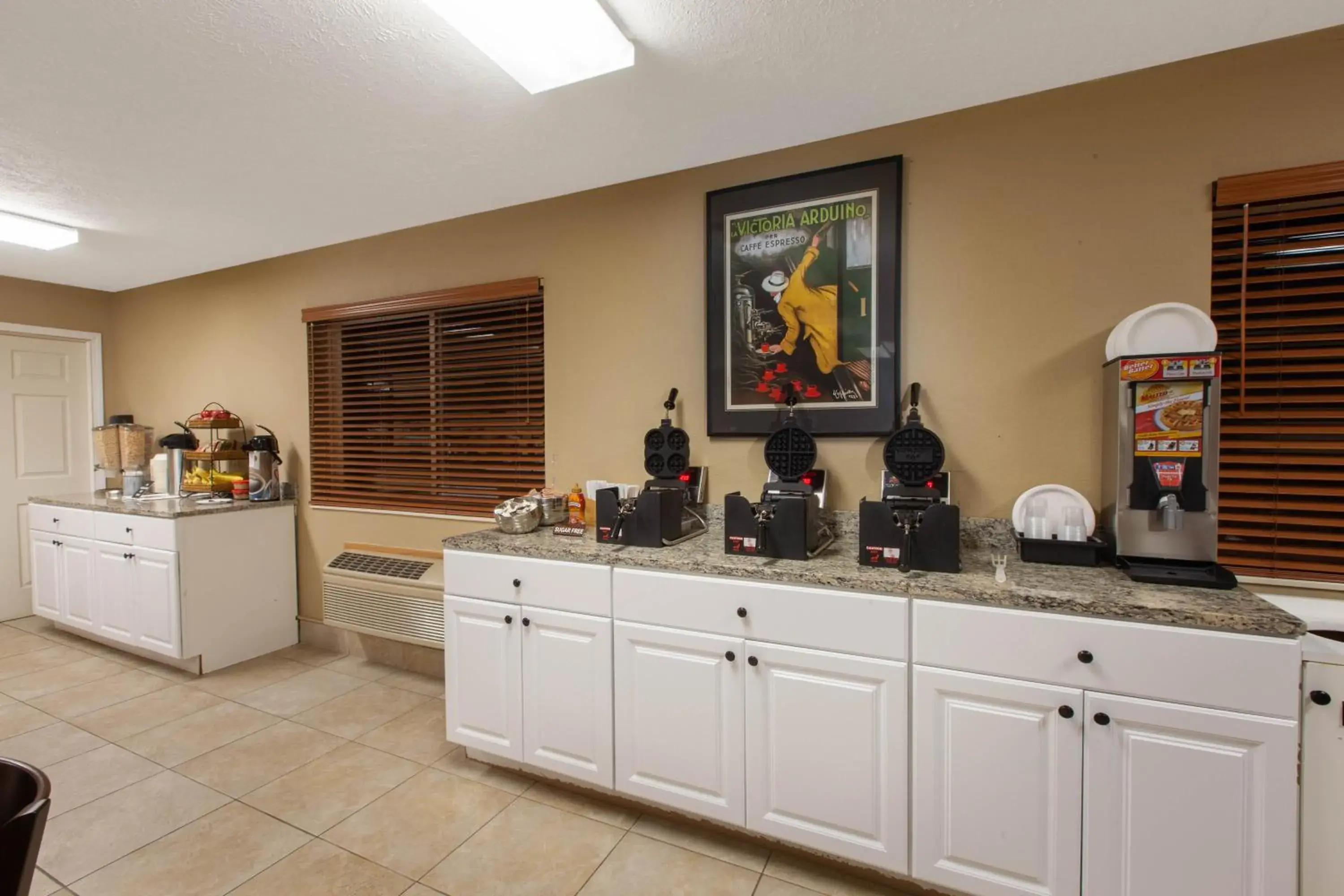 Restaurant/places to eat in AmericInn by Wyndham Petoskey Restaurant/places to eat in AmericInn by Wyndham Petoskey