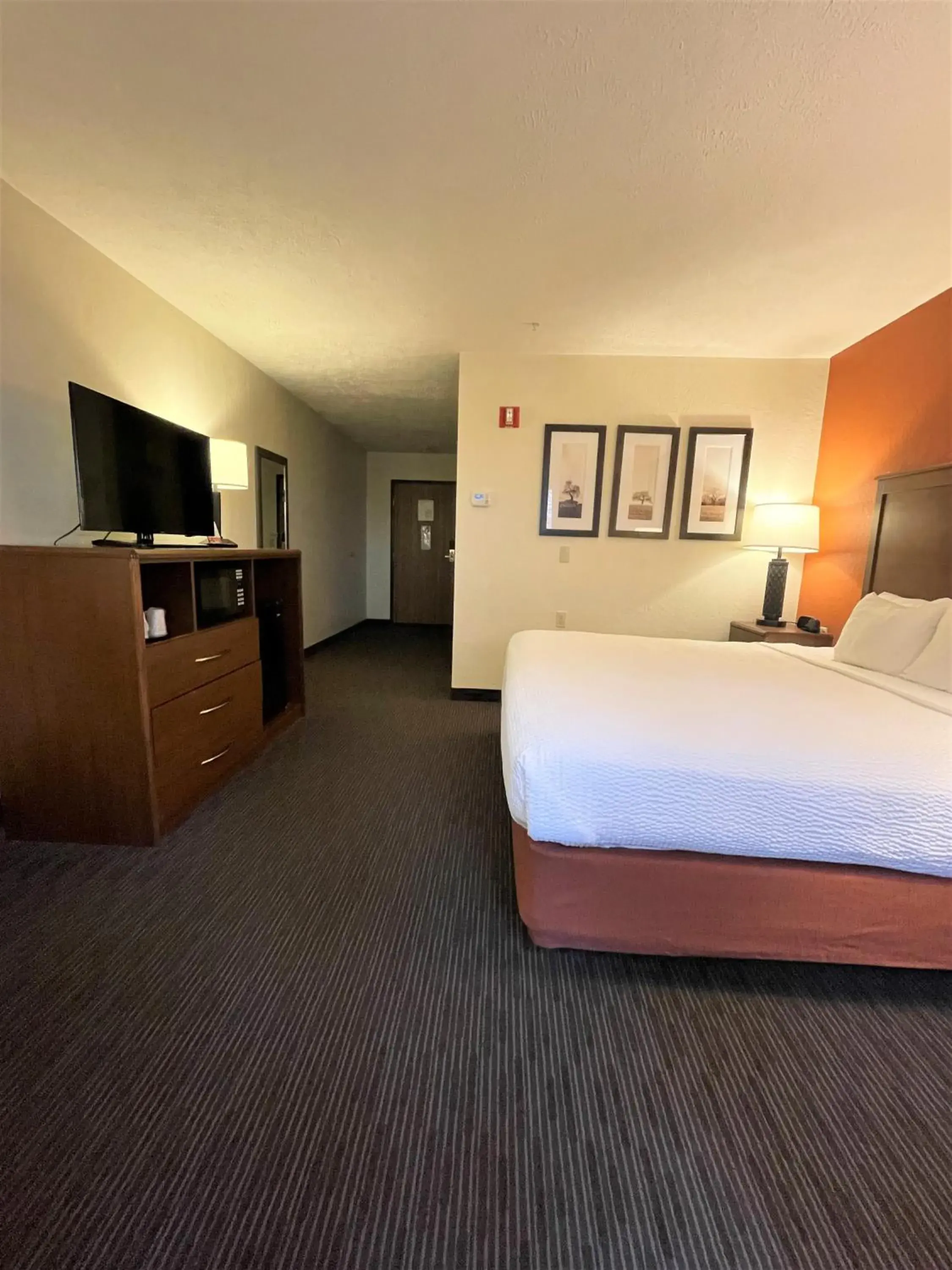 Bed in AmericInn by Wyndham Petoskey Bed in AmericInn by Wyndham Petoskey