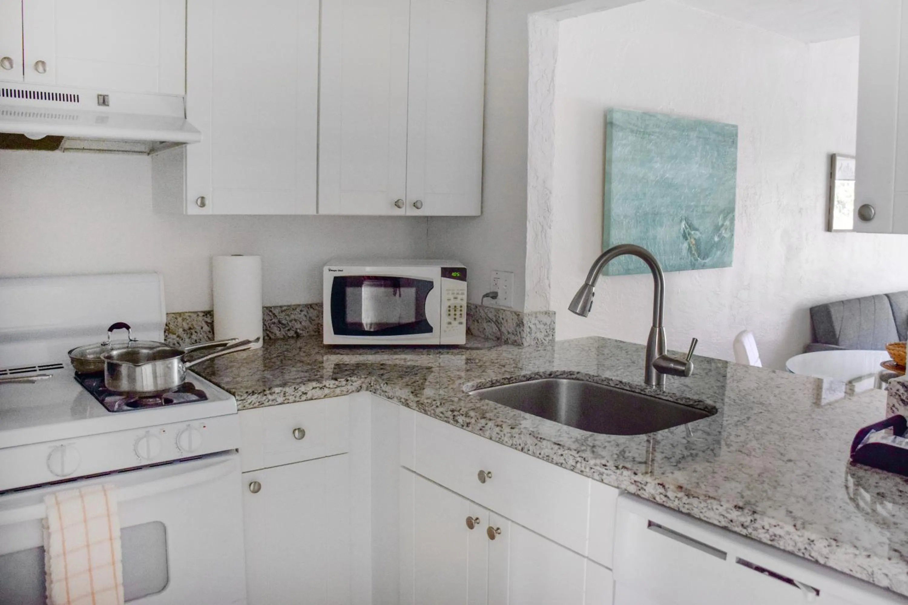 Kitchen or kitchenette in Coral Reef at Key Biscayne