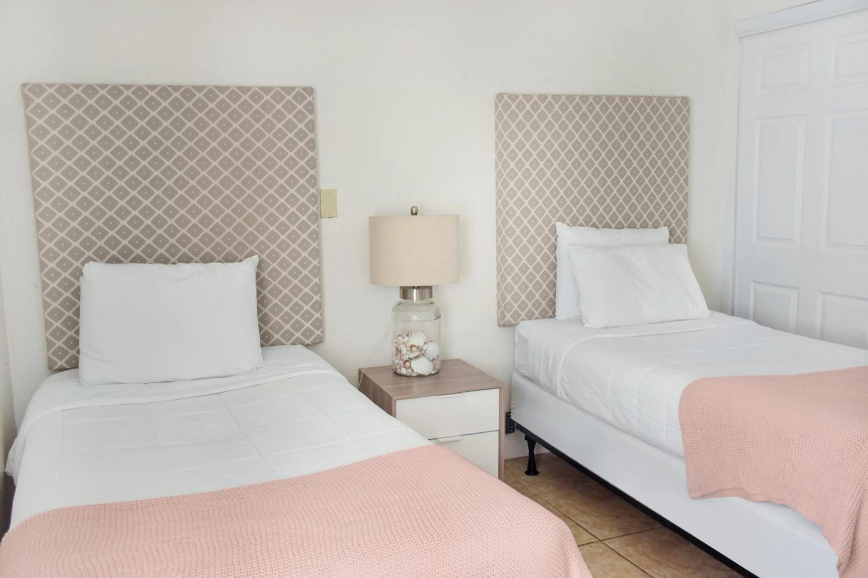 Bedroom, Bed in Coral Reef at Key Biscayne