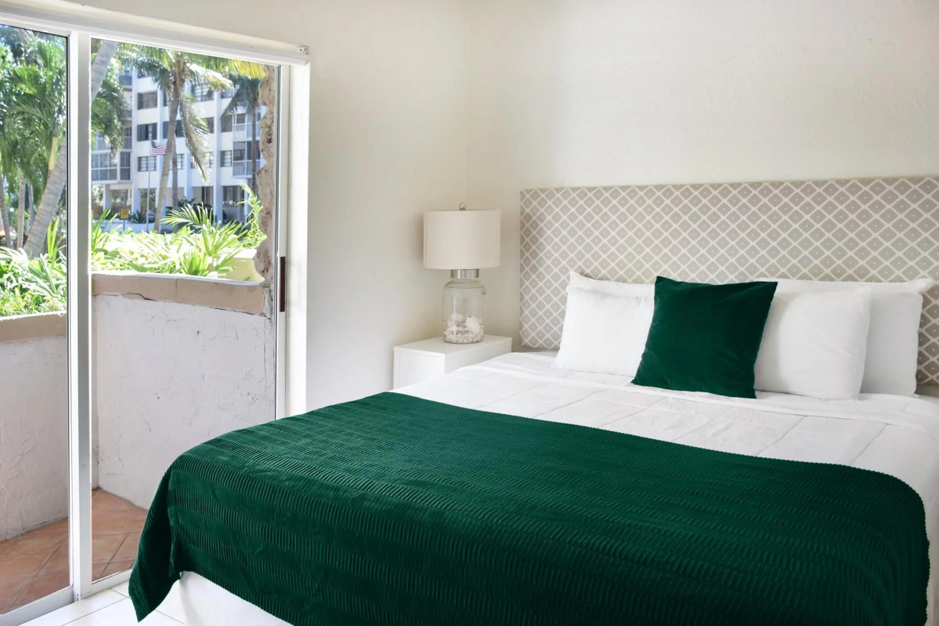 Bedroom, Bed in Coral Reef at Key Biscayne