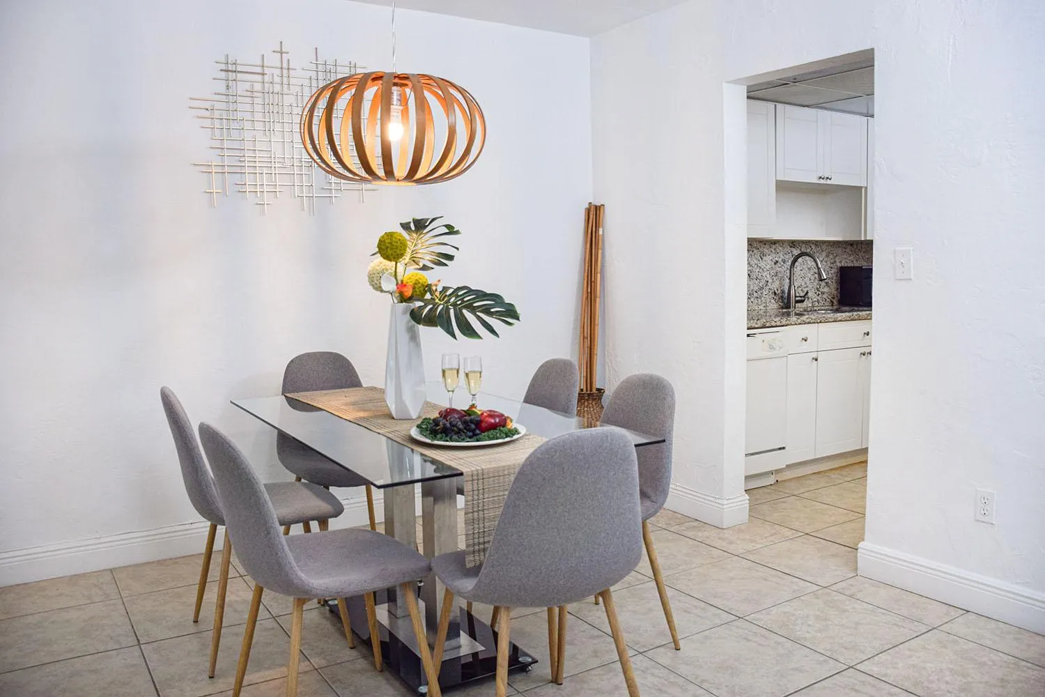 Dining area in Coral Reef at Key Biscayne
