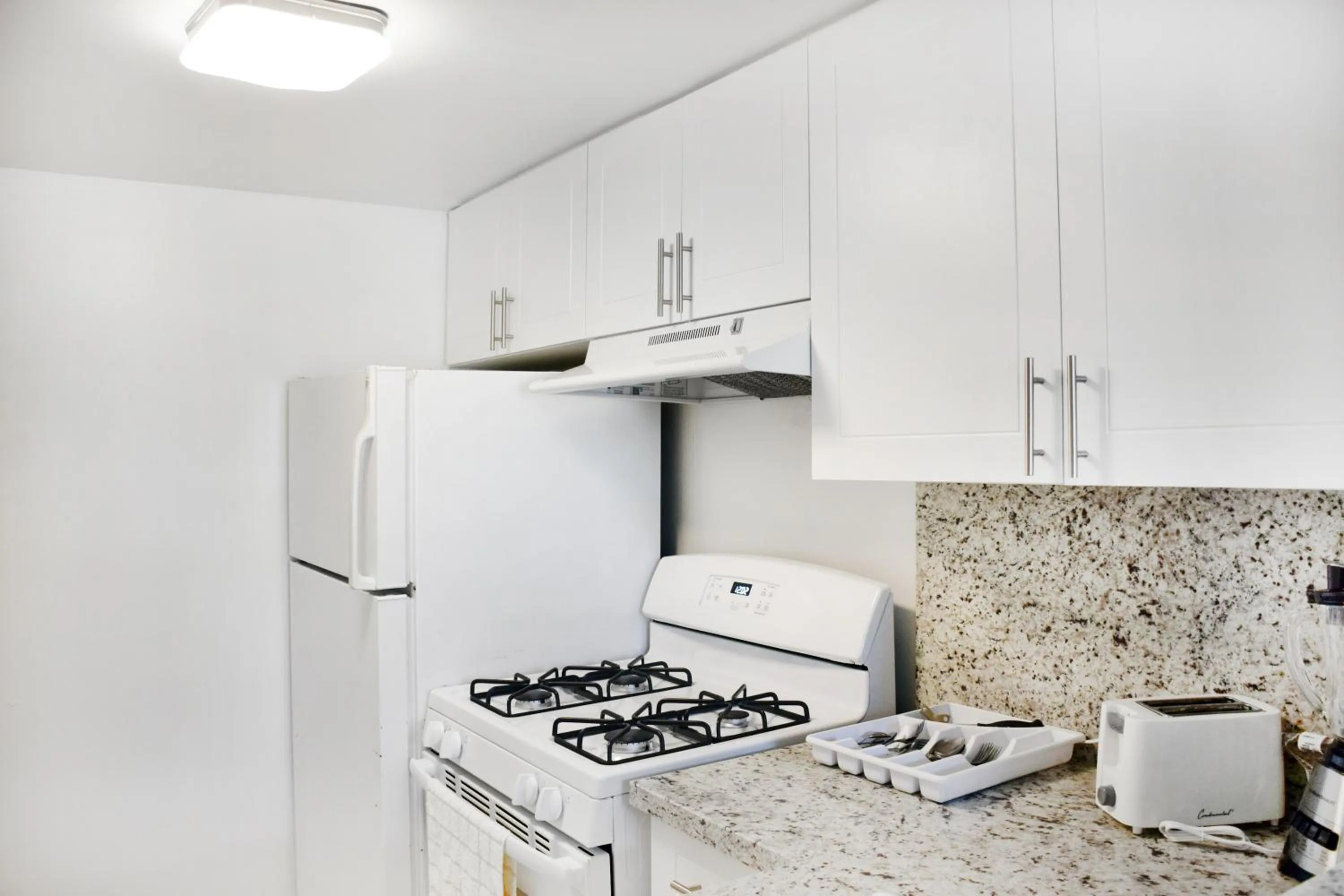Kitchen or kitchenette in Coral Reef at Key Biscayne