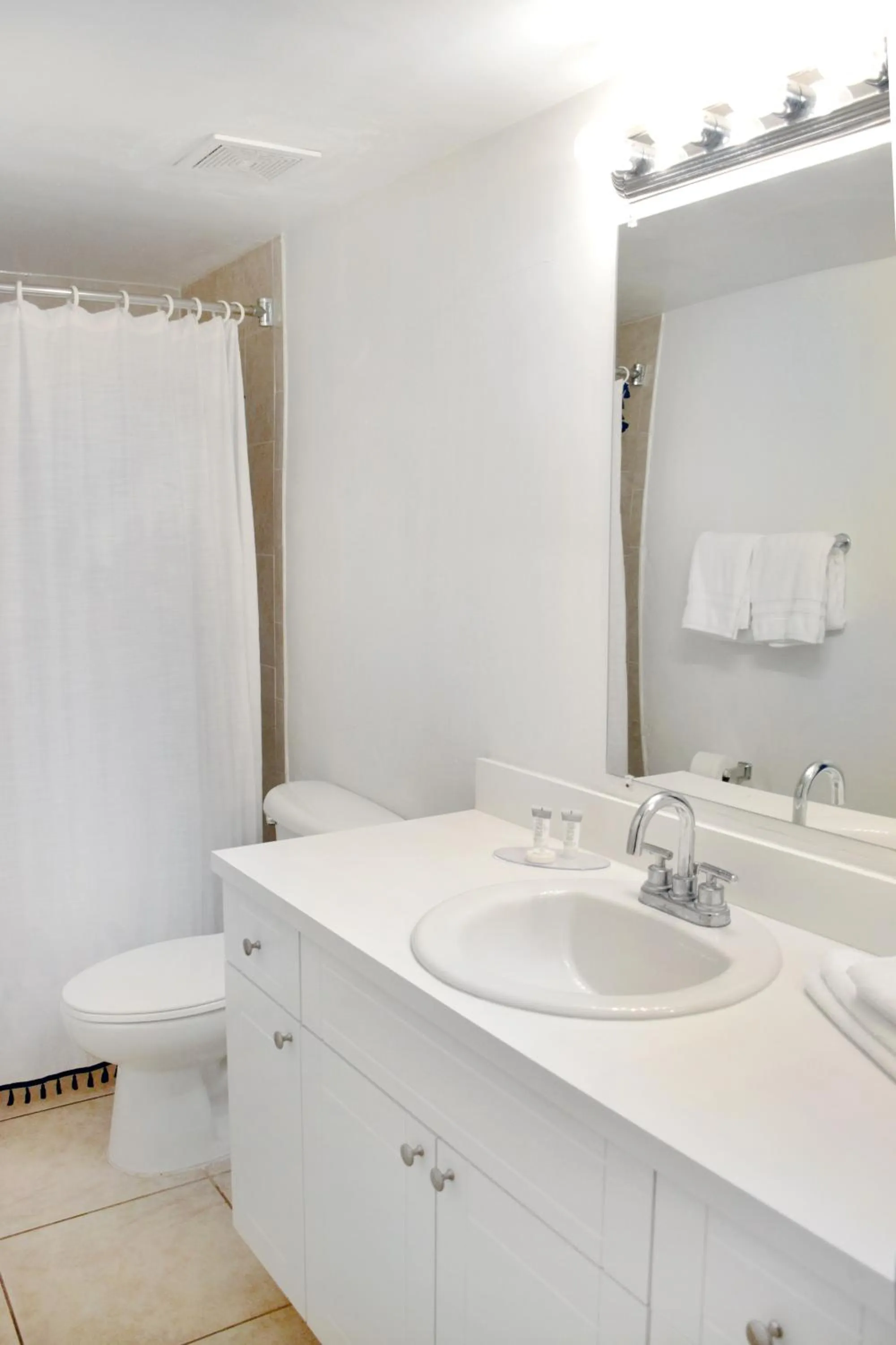 Bathroom in Coral Reef at Key Biscayne