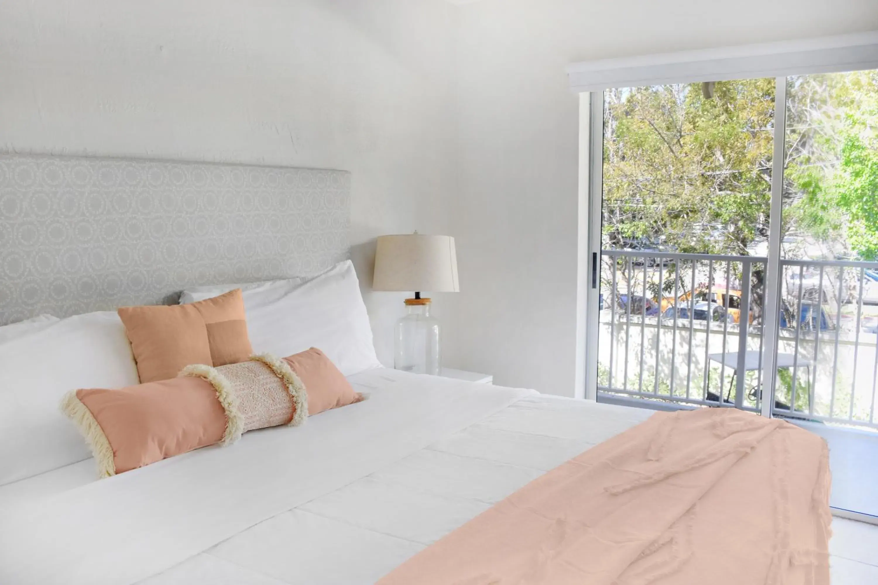 Bedroom, Bed in Coral Reef at Key Biscayne Bedroom, Bed in Coral Reef at Key Biscayne