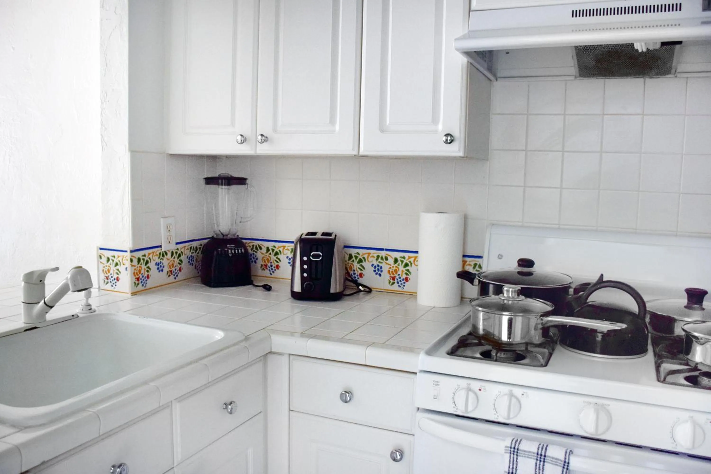 Kitchen or kitchenette in Coral Reef at Key Biscayne