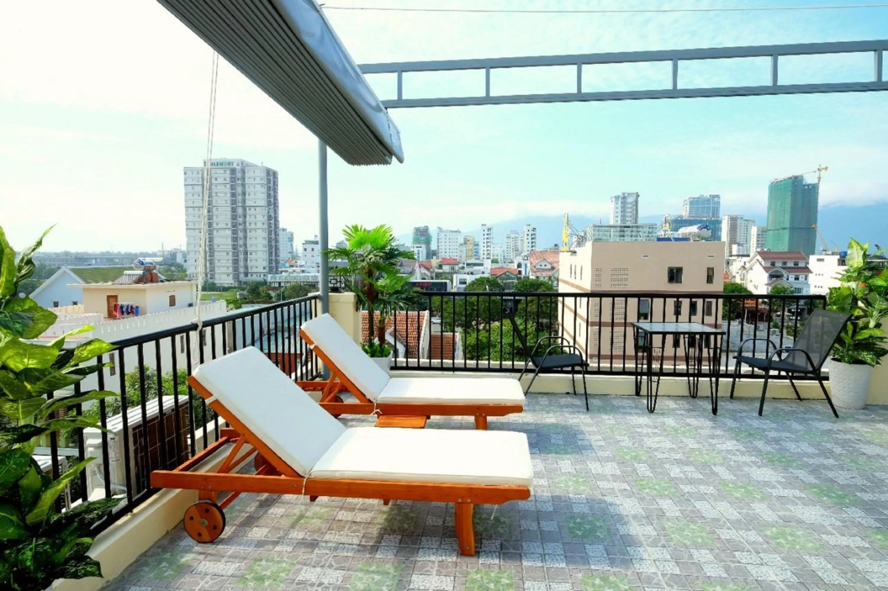 Patio in Marigold Hotel & Apartment