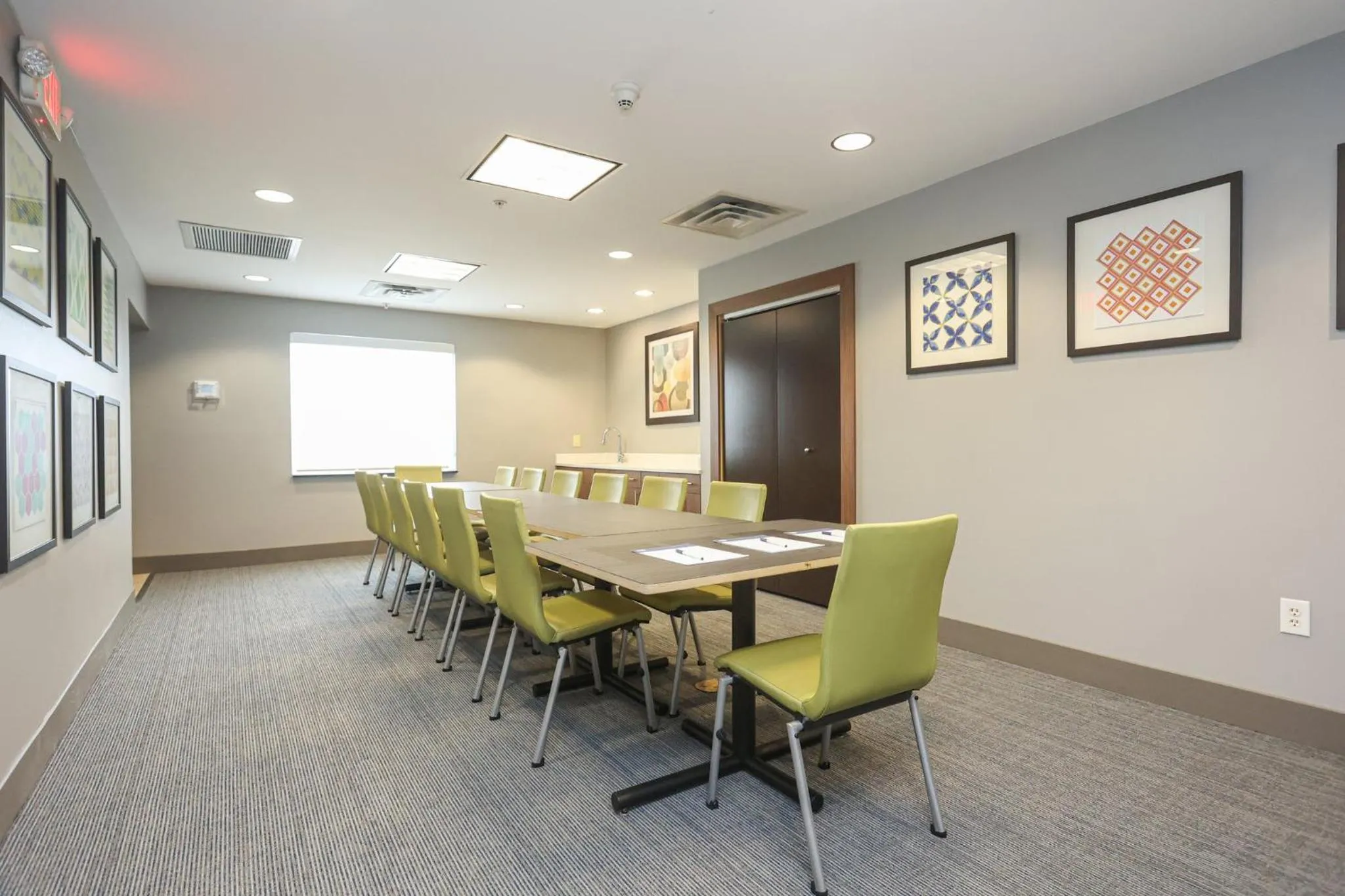 Meeting/conference room in Holiday Inn Express Tulsa South Bixby by IHG