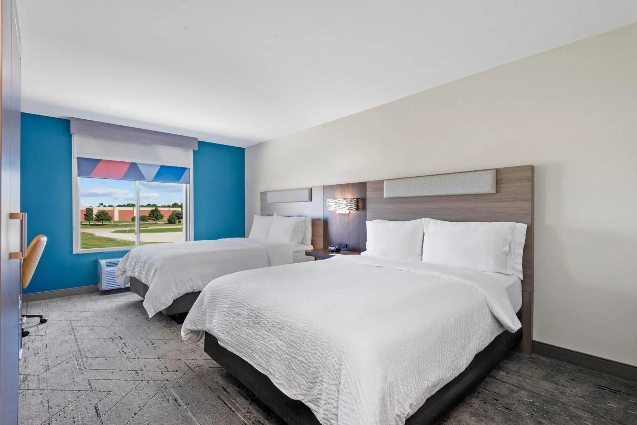 Photo of the whole room, Bed in Holiday Inn Express Tulsa South Bixby by IHG
