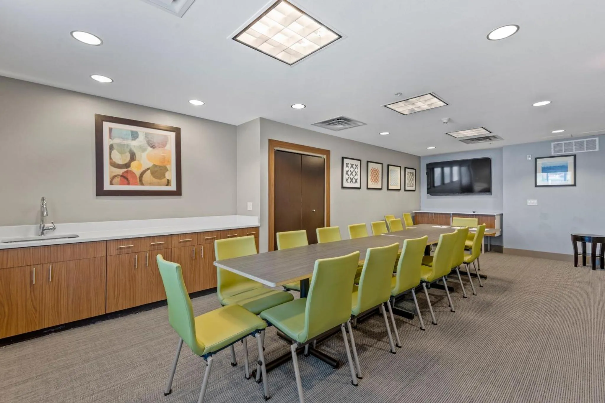 Meeting/conference room in Holiday Inn Express Tulsa South Bixby by IHG