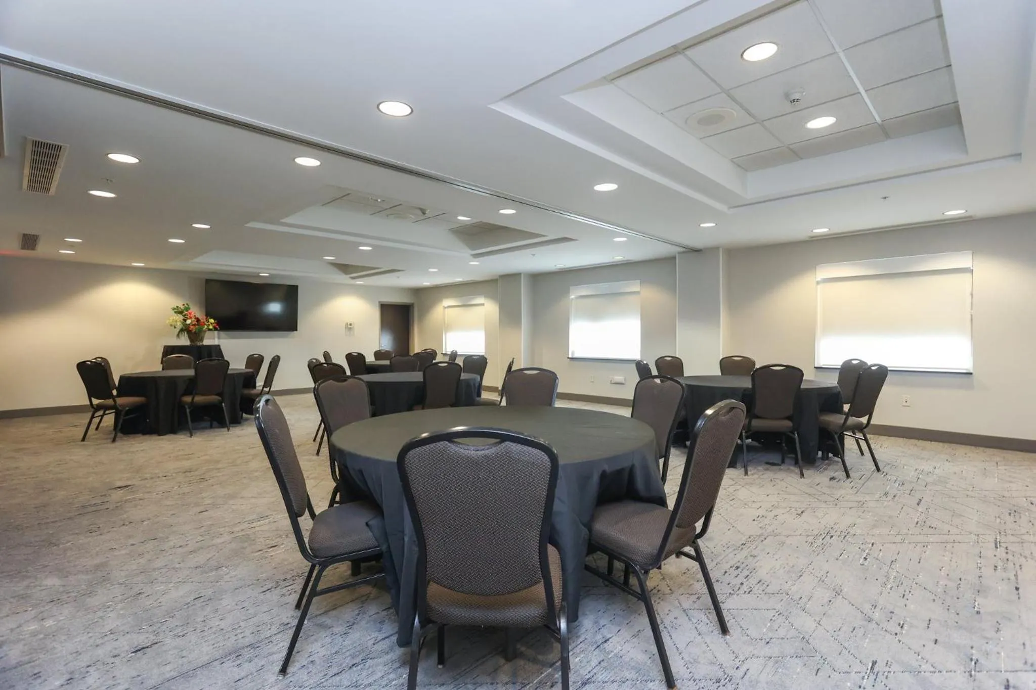 Meeting/conference room in Holiday Inn Express Tulsa South Bixby by IHG