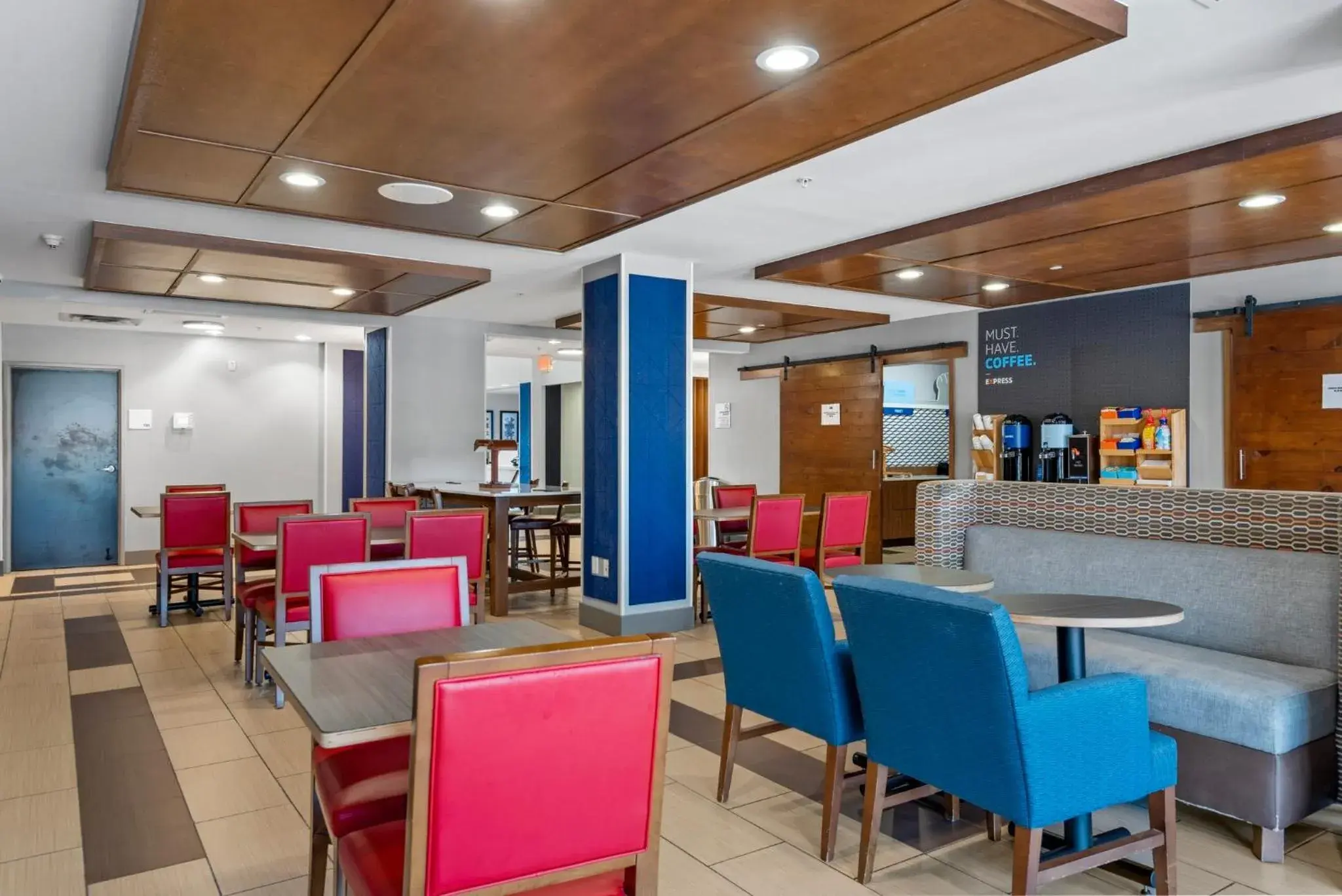 Breakfast in Holiday Inn Express Tulsa South Bixby by IHG Breakfast in Holiday Inn Express Tulsa South Bixby by IHG