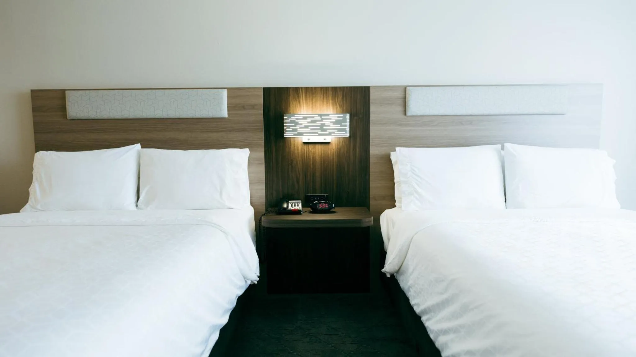 Photo of the whole room, Bed in Holiday Inn Express Tulsa South Bixby by IHG