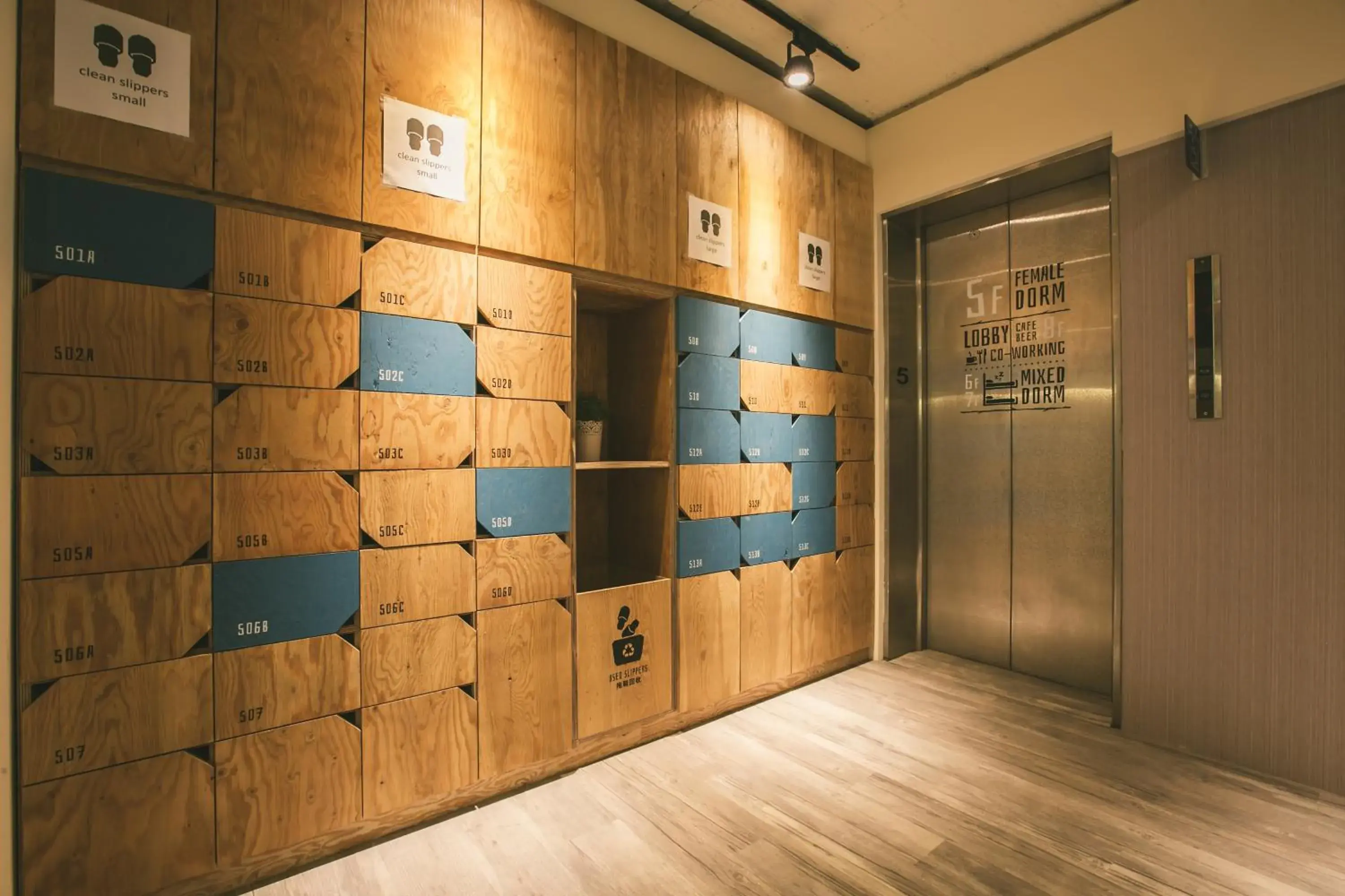 Facade/entrance in Stray Birds Taichung Hostel Facade/entrance in Stray Birds Taichung Hostel